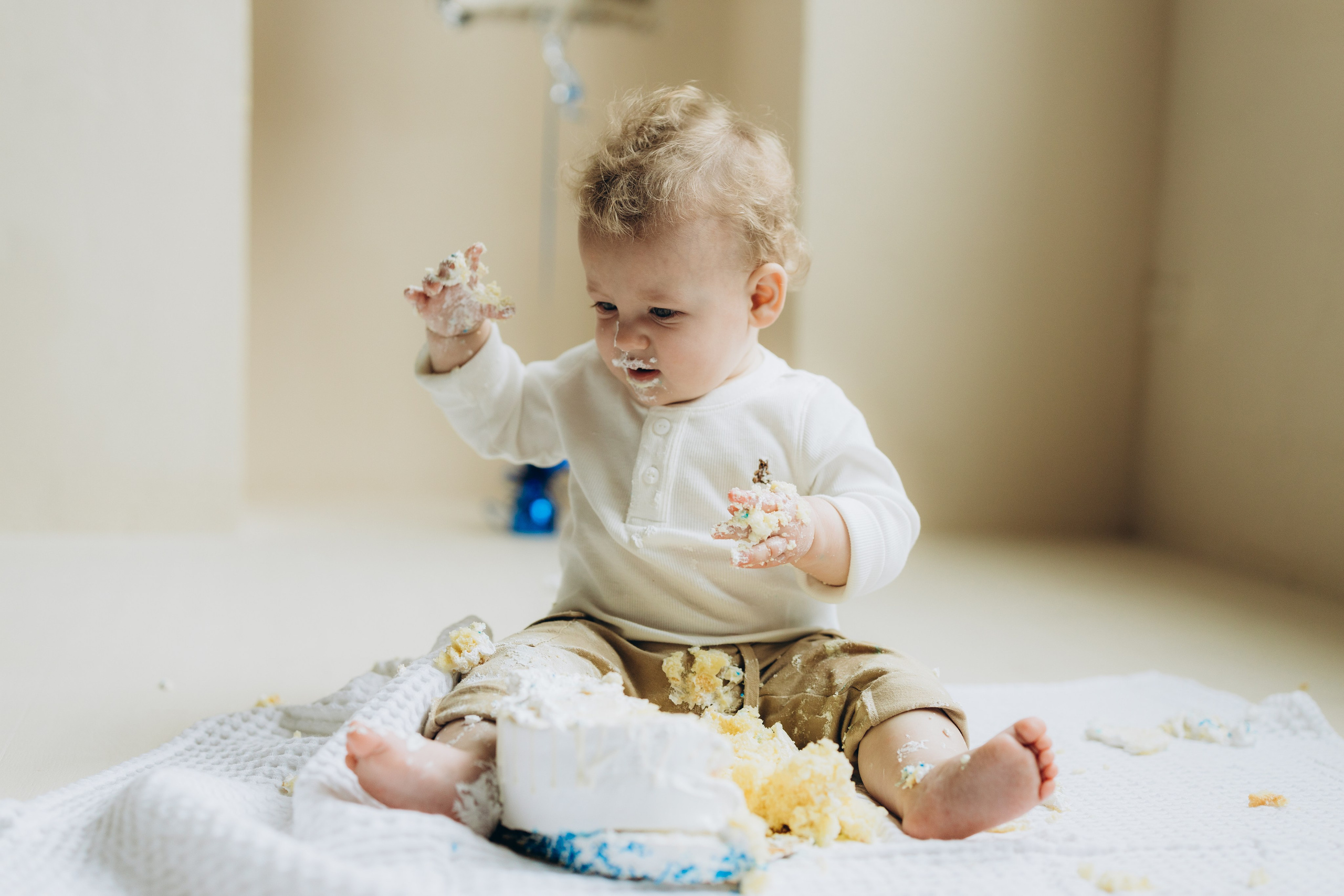 Cake smash. Wedding Photographer Toronto