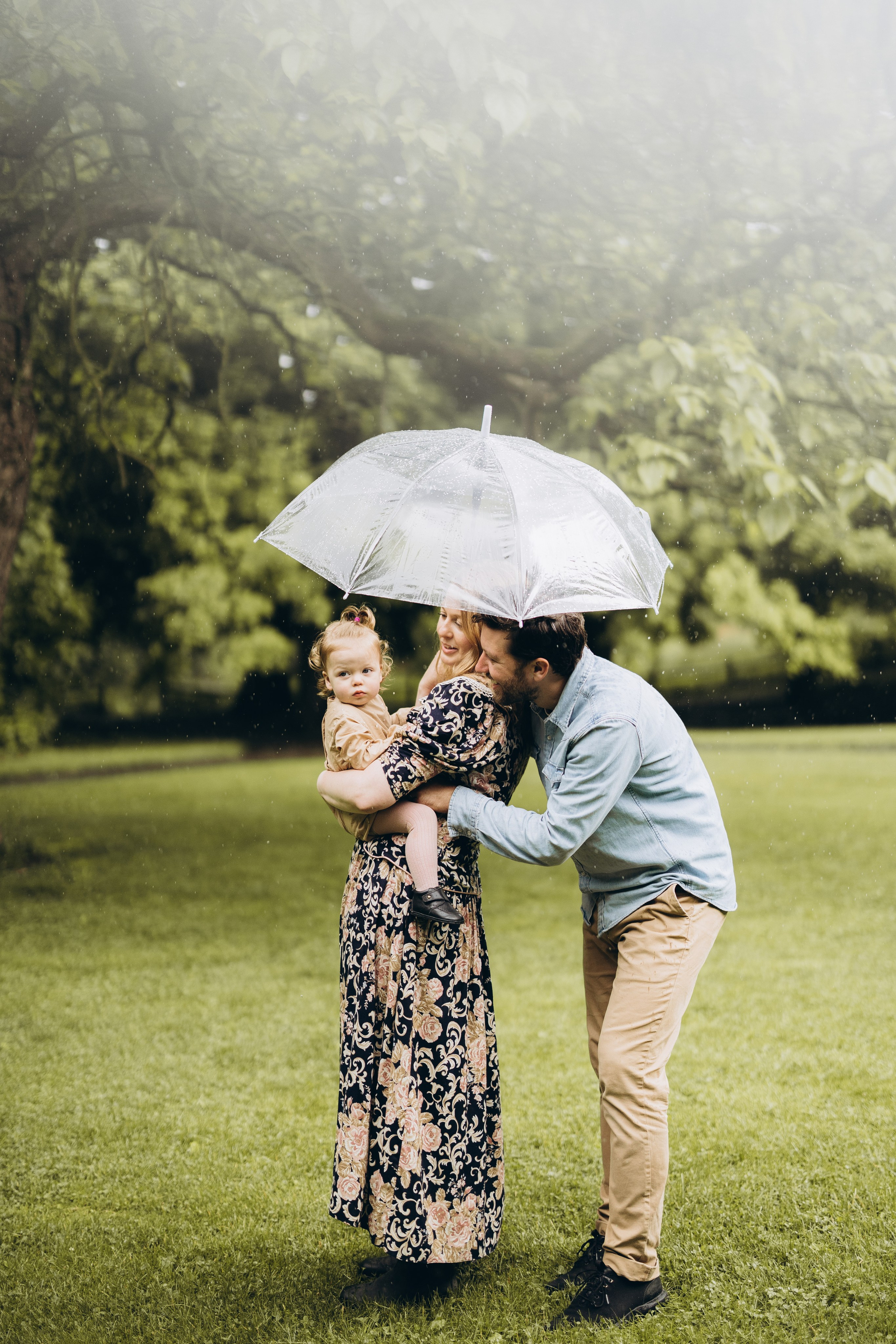 Under the rain. Wedding Photographer Toronto