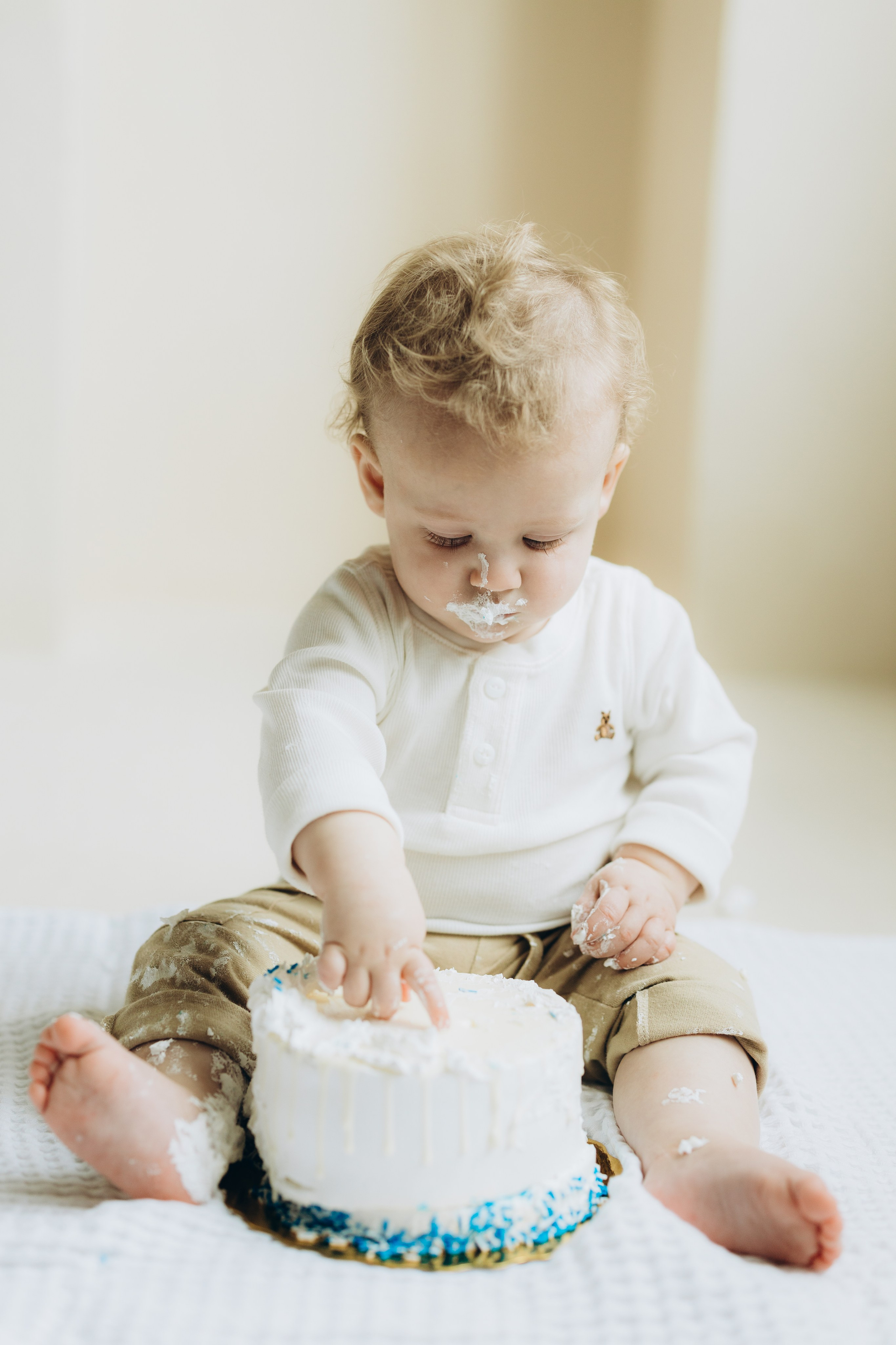 Cake smash. Wedding Photographer Toronto