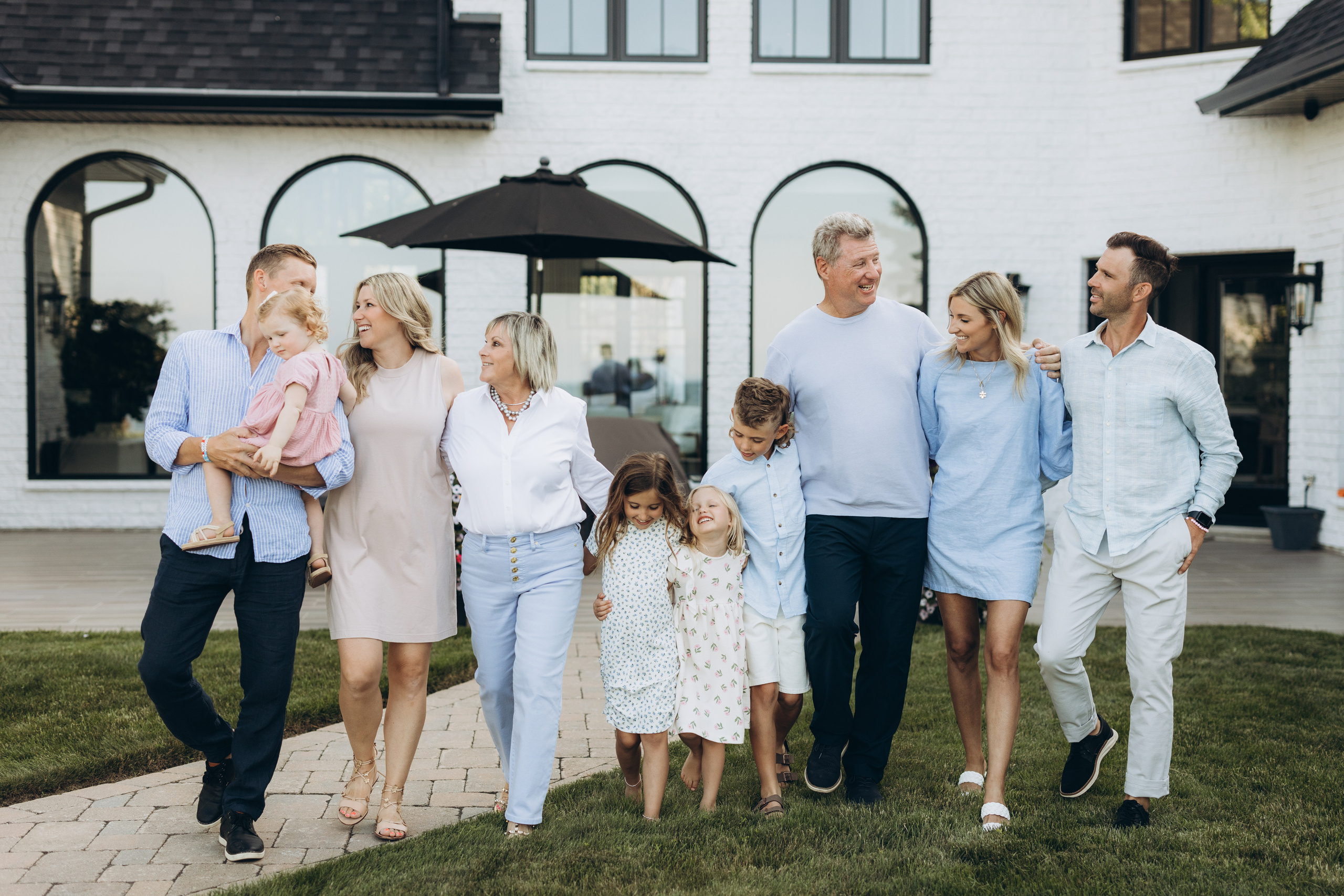 Family time. Wedding Photographer Toronto