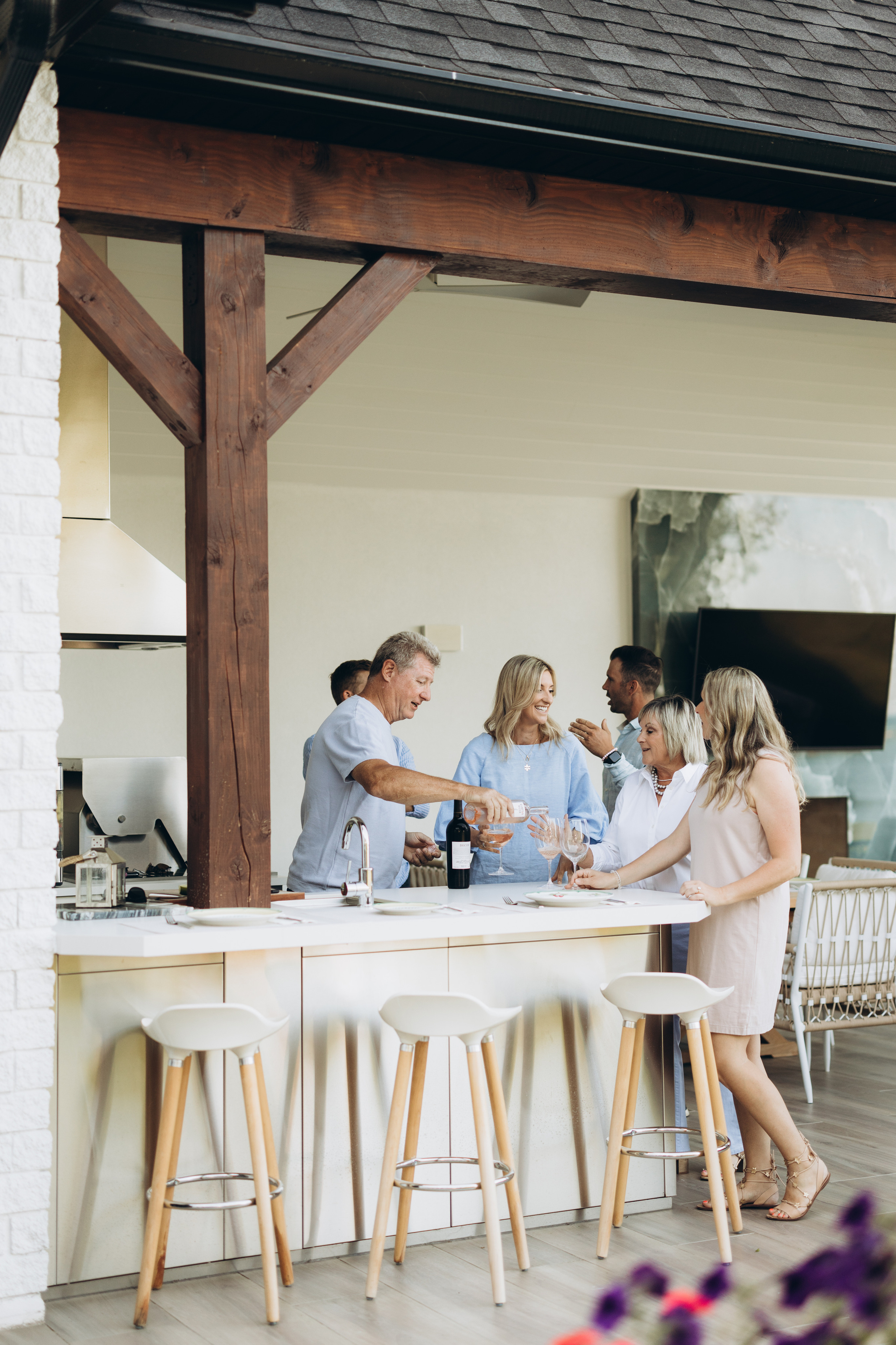 Family time. Wedding Photographer Toronto