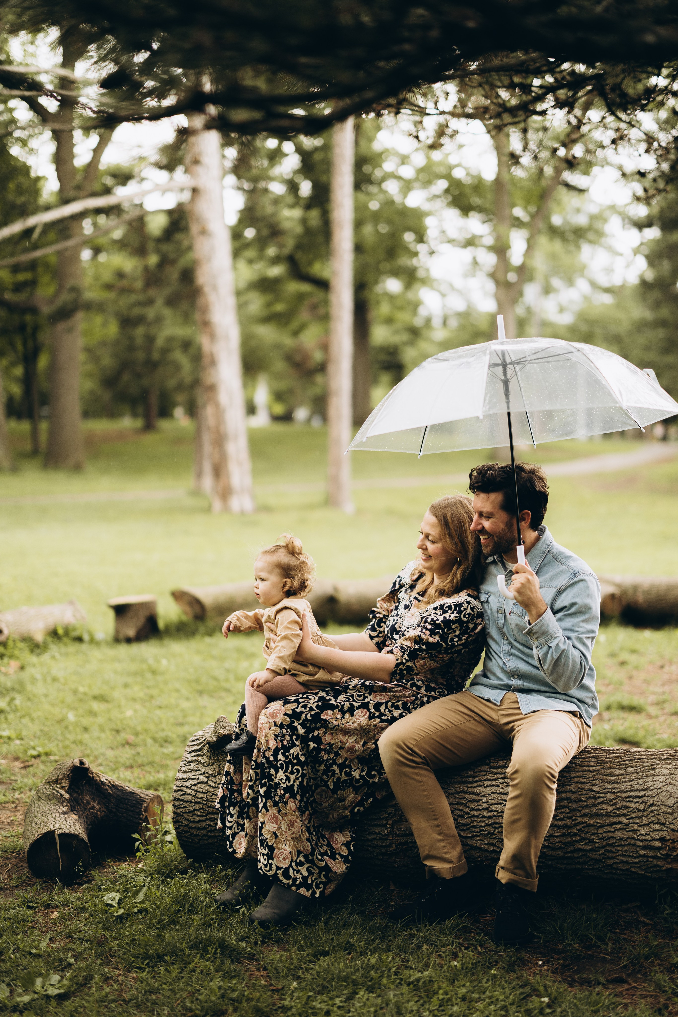 Under the rain. Wedding Photographer Toronto