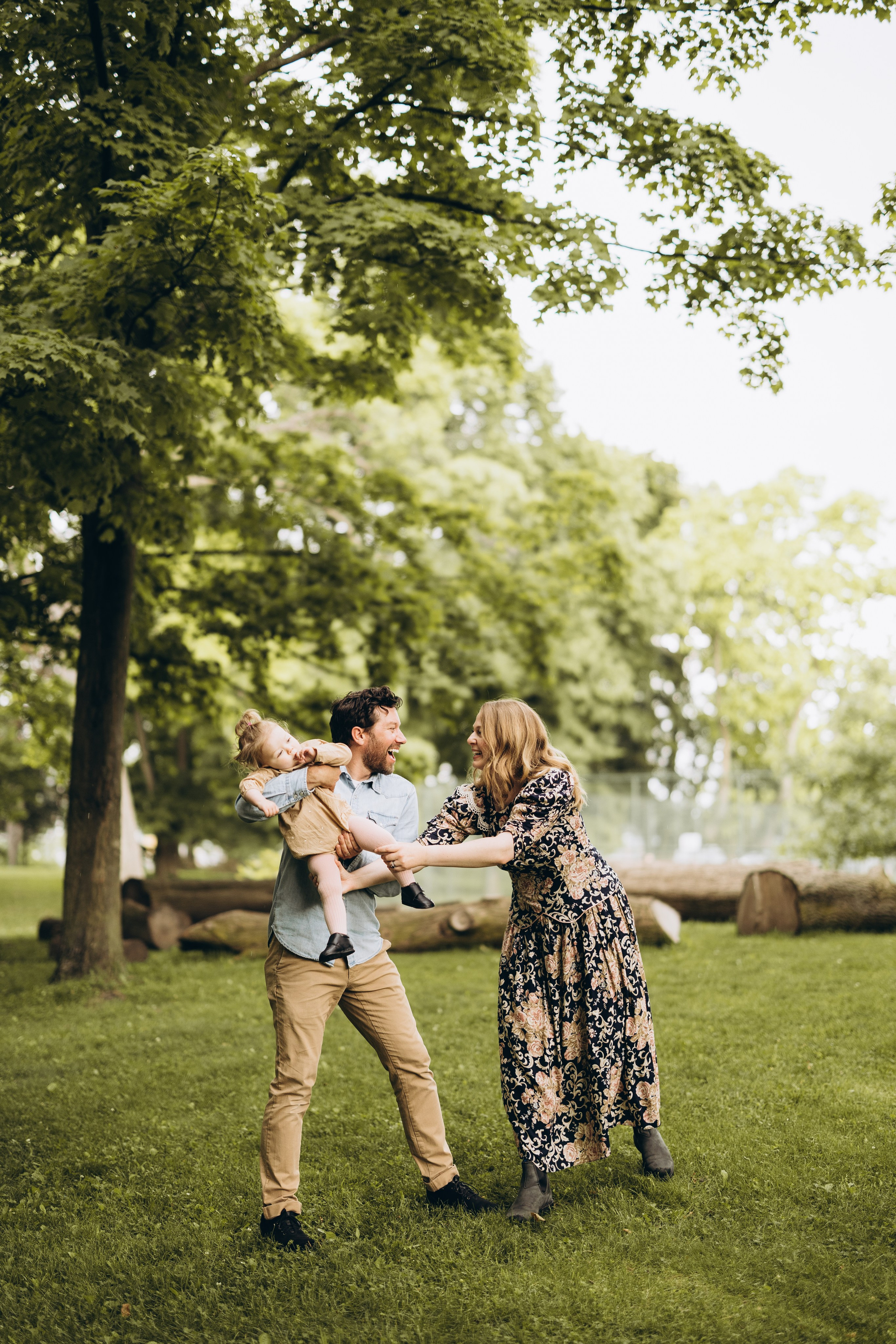 Under the rain. Wedding Photographer Toronto