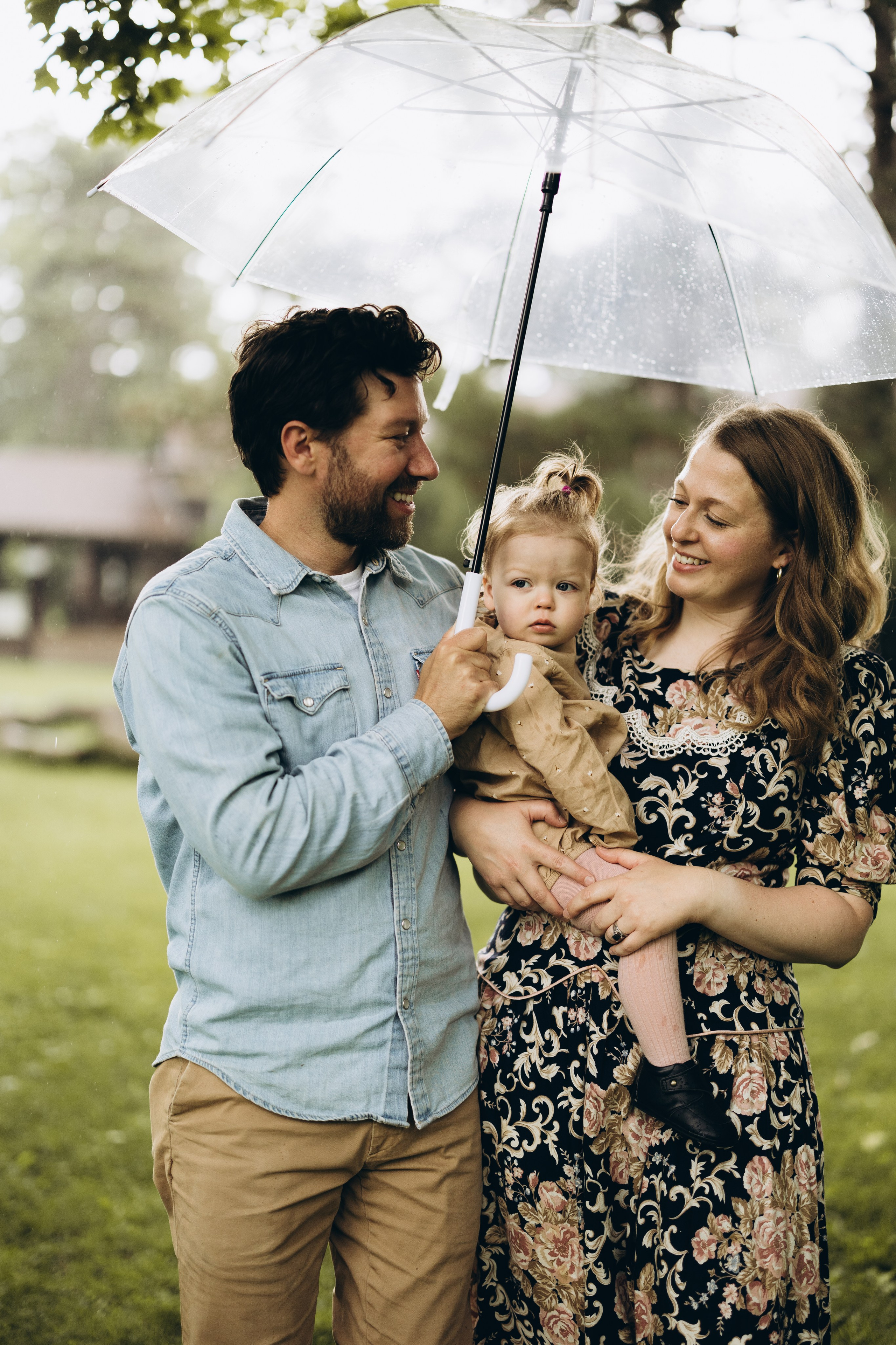 Under the rain. Wedding Photographer Toronto