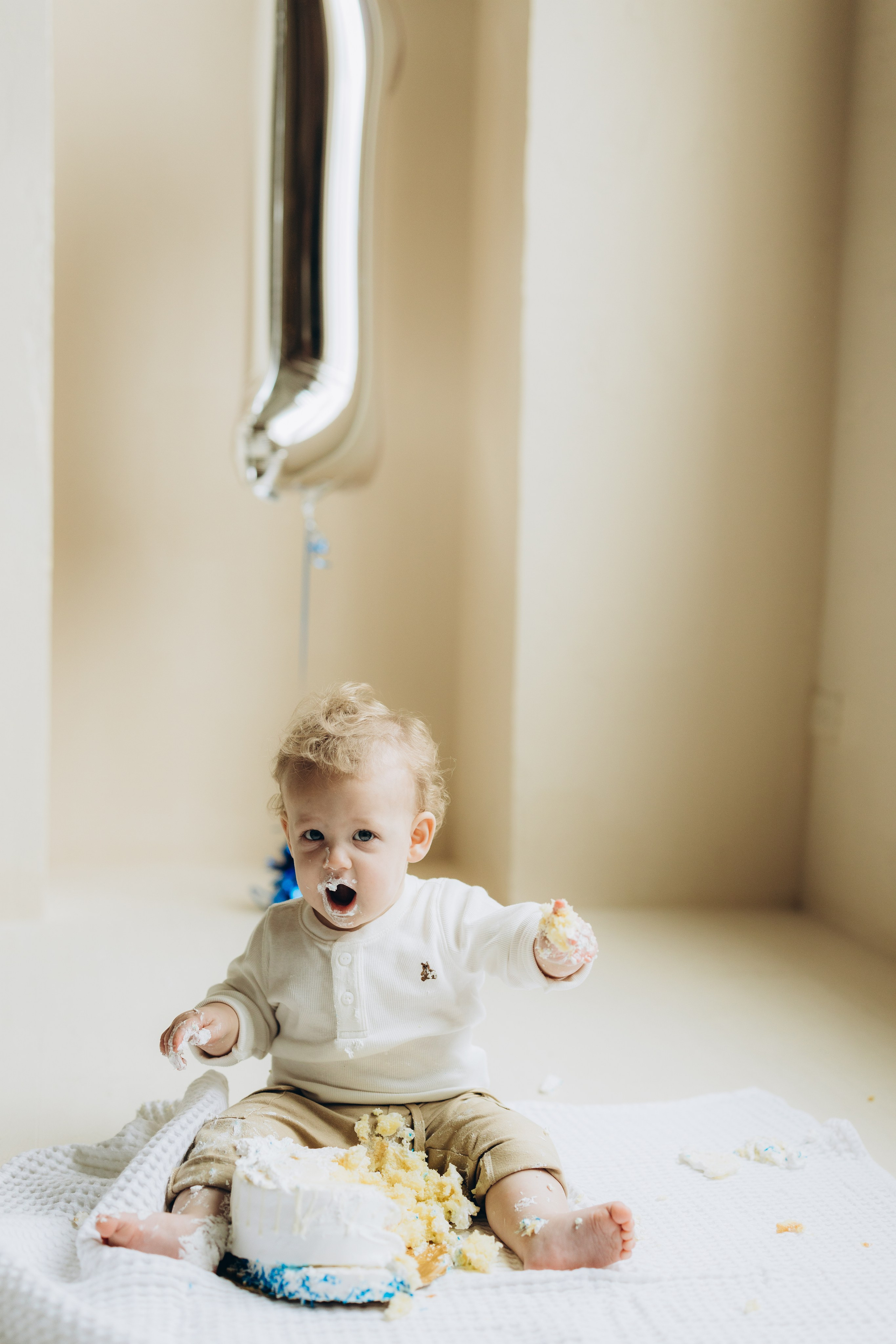 Cake smash. Wedding Photographer Toronto