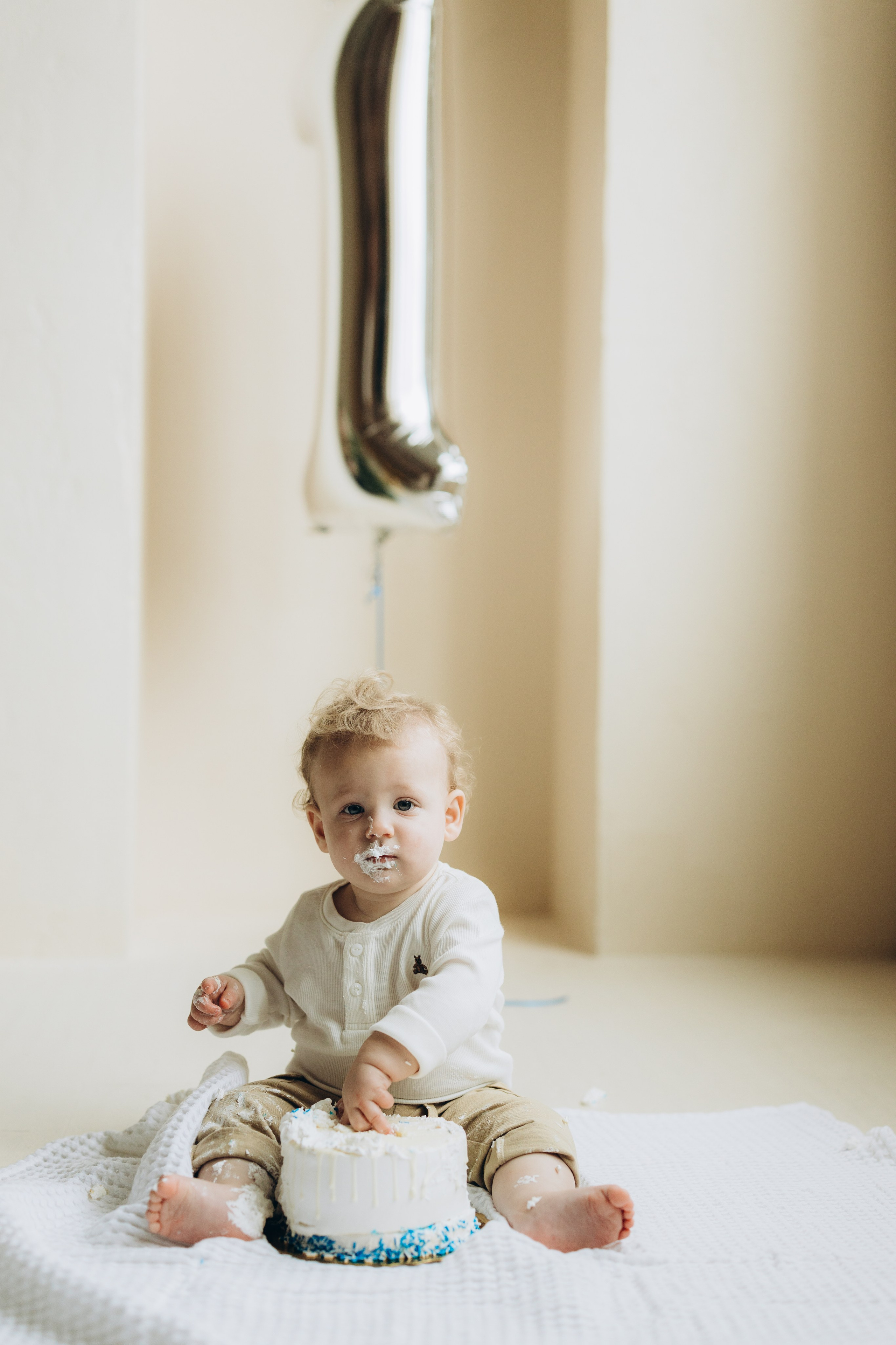 Cake smash. Wedding Photographer Toronto