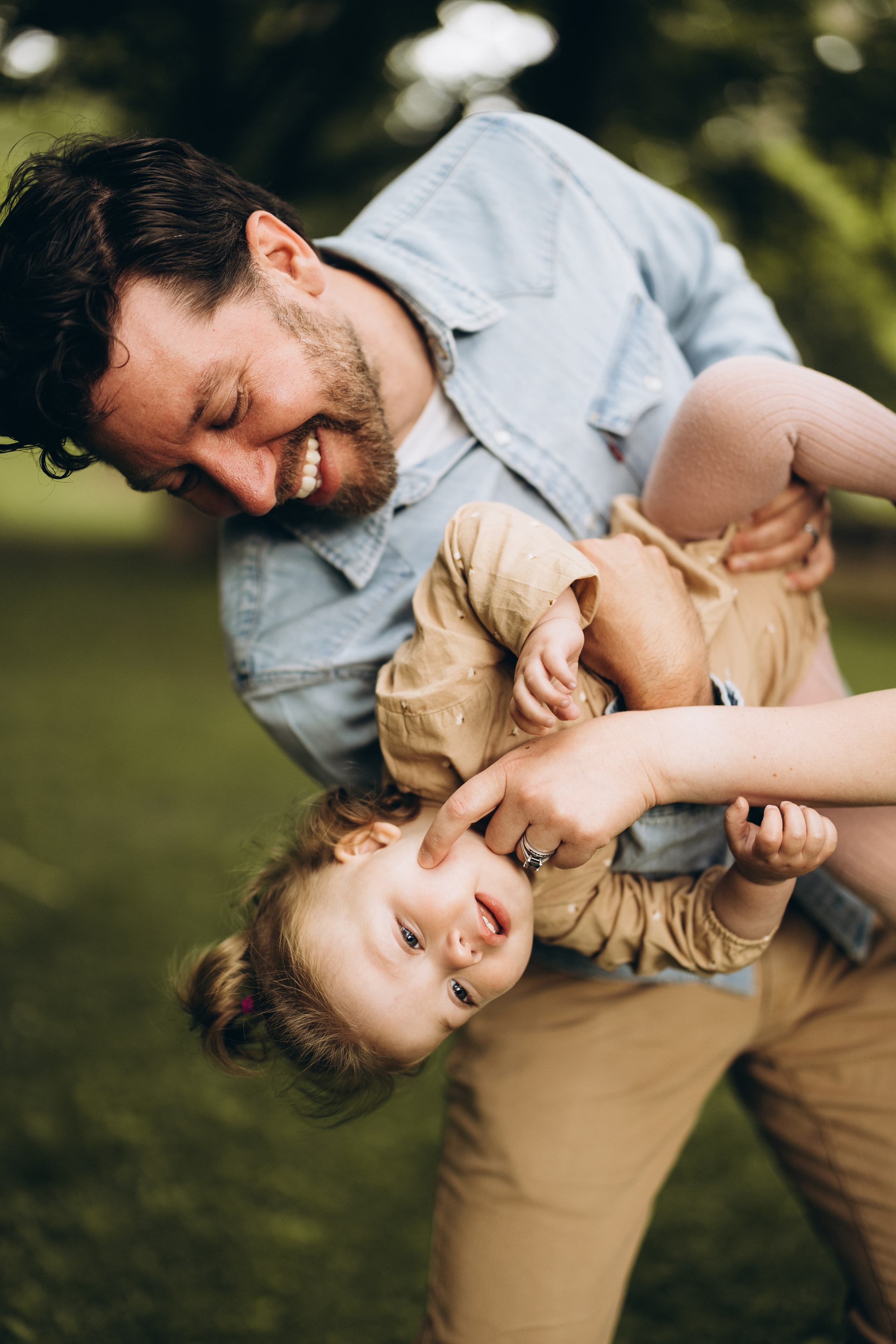 Under the rain. Wedding Photographer Toronto