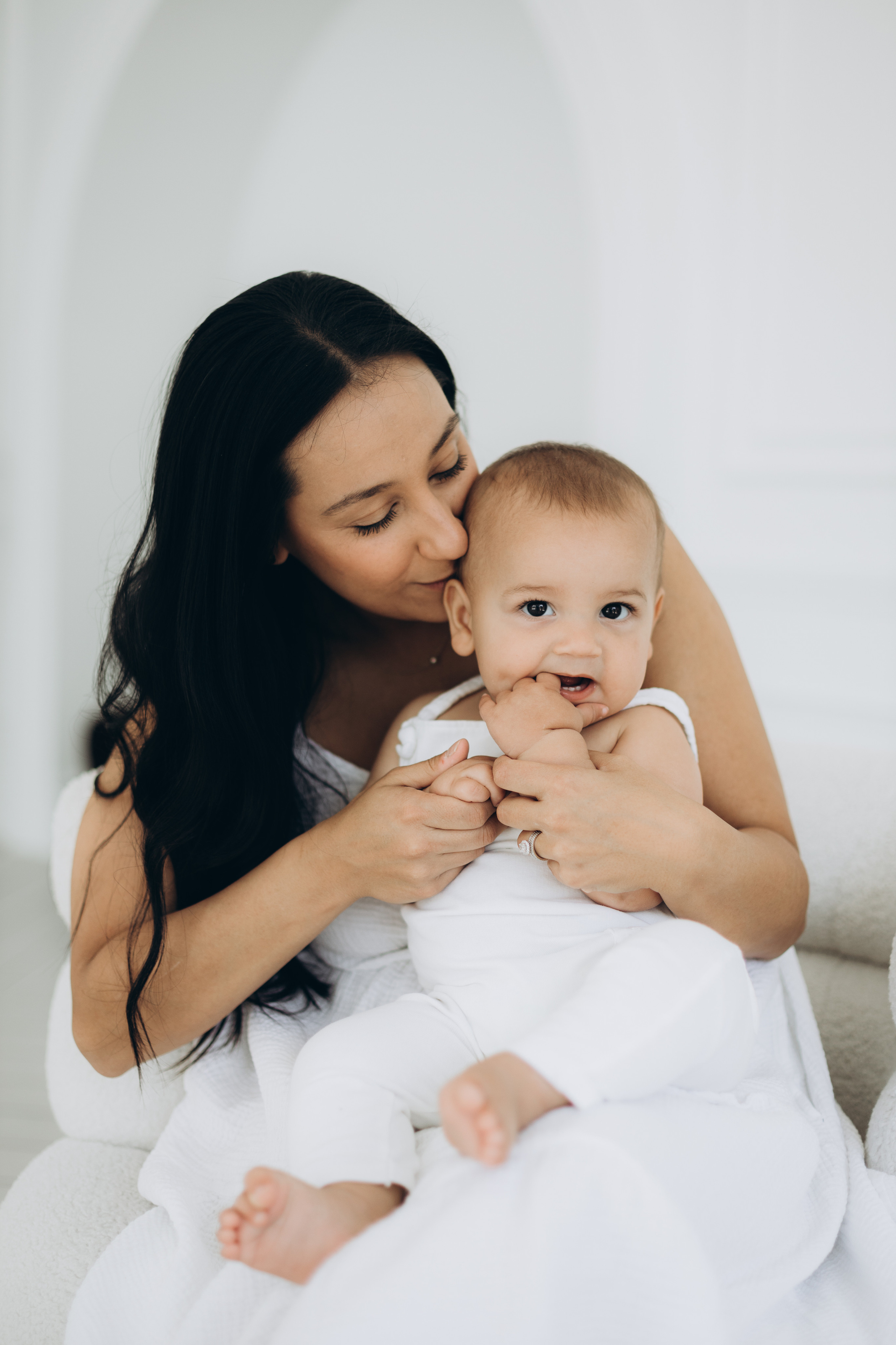 Cake smash. Wedding Photographer Toronto