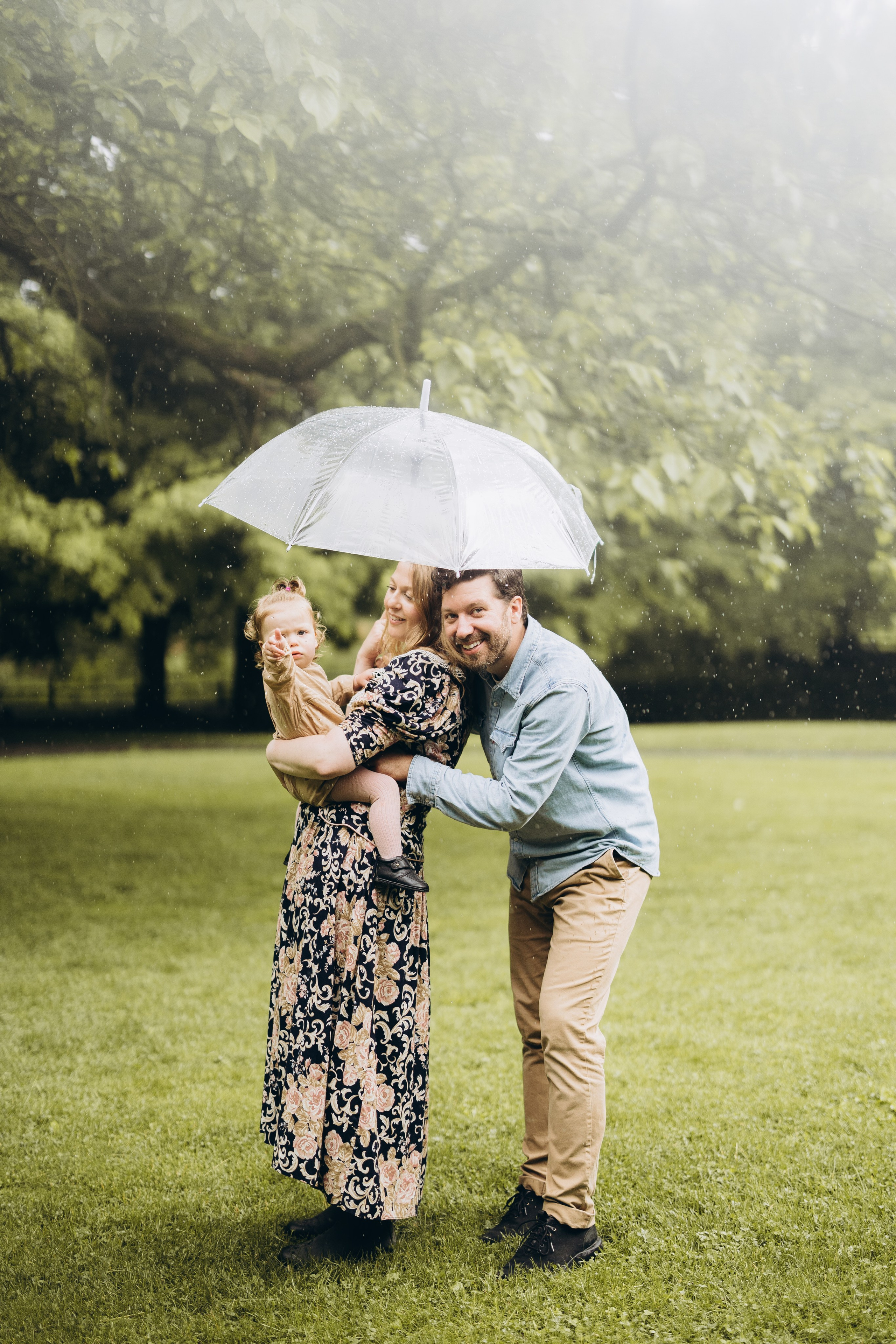 Under the rain. Wedding Photographer Toronto