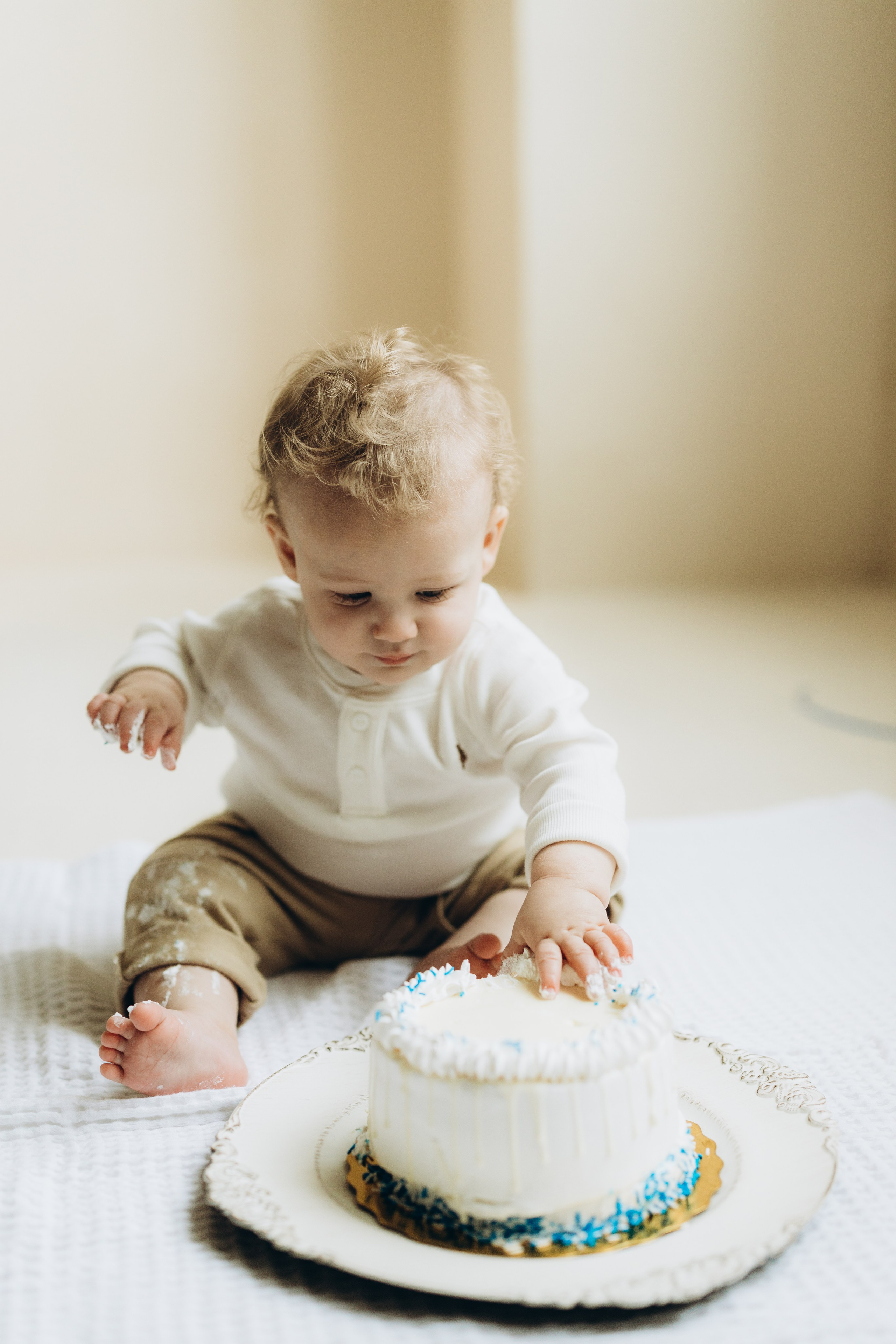 Cake smash. Wedding Photographer Toronto