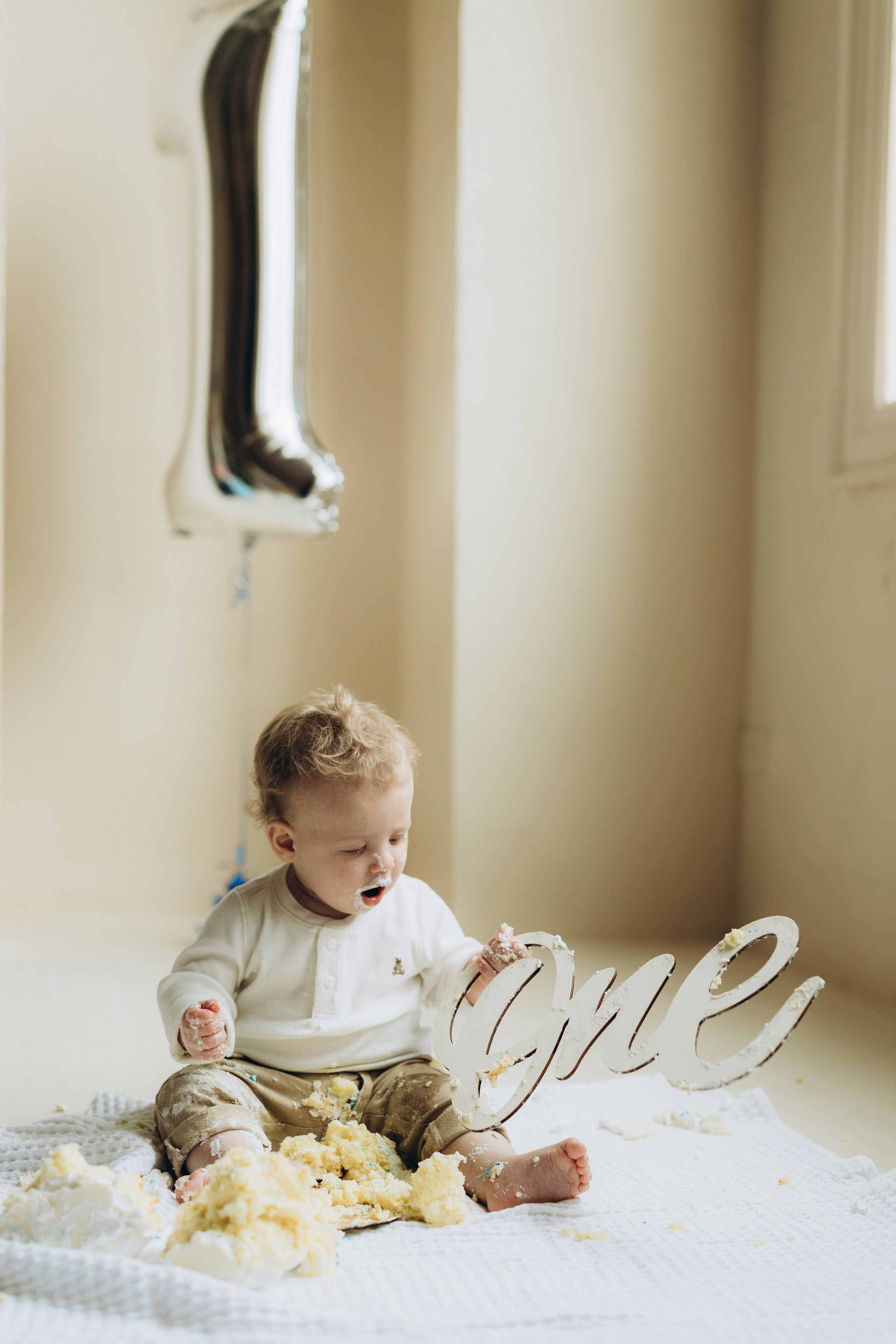 Cake smash. Wedding Photographer Toronto