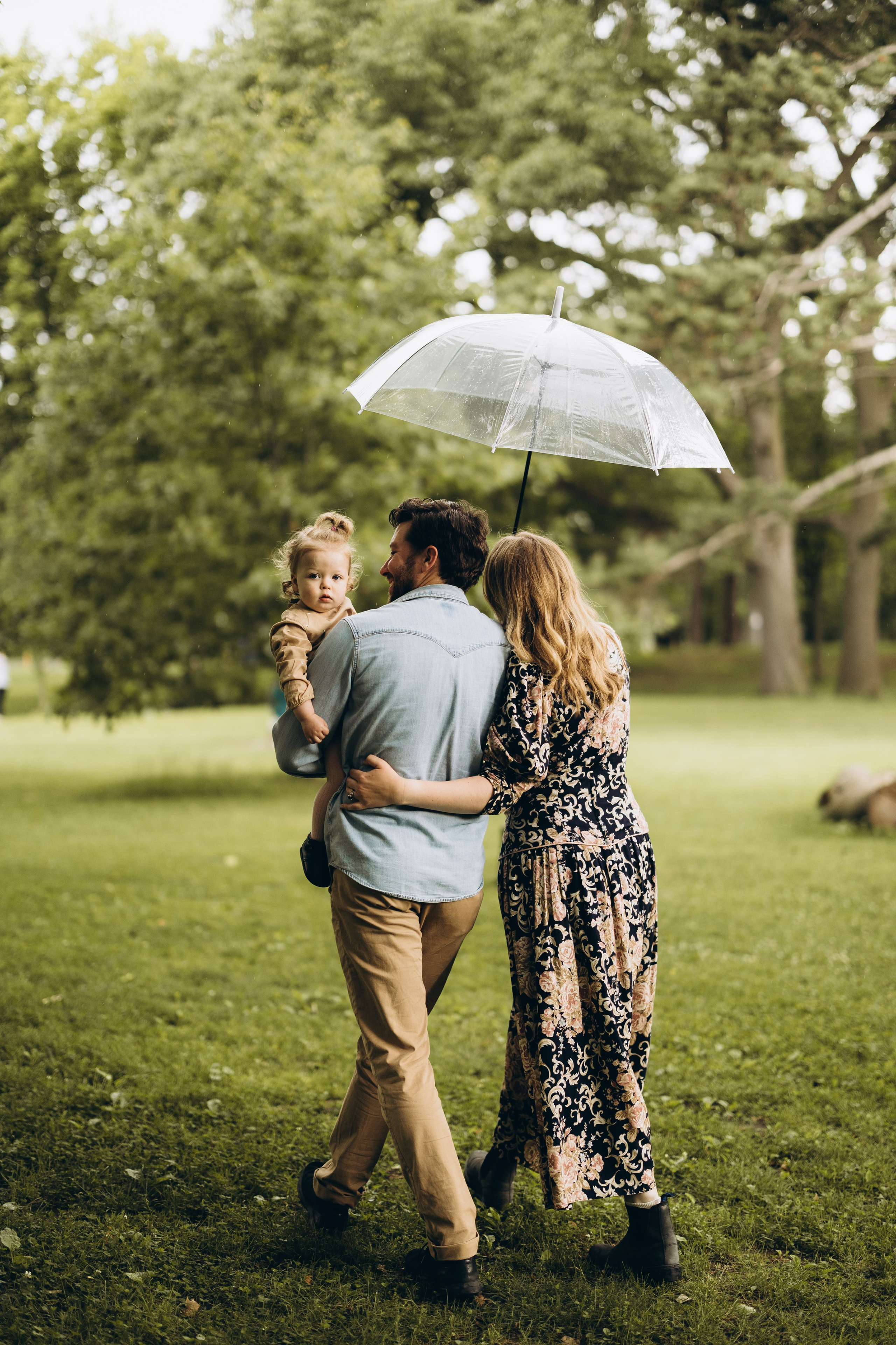 Under the rain. Wedding Photographer Toronto