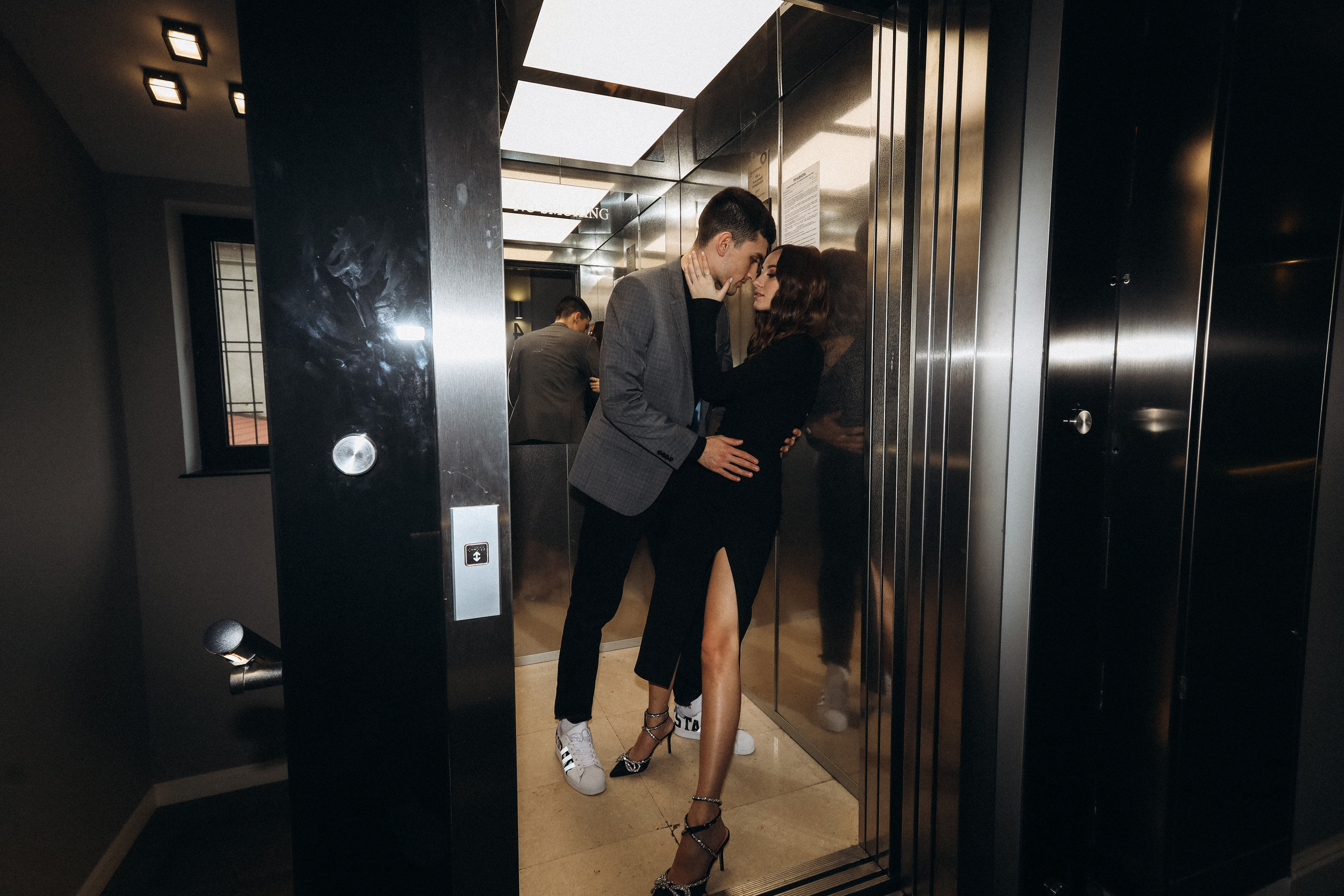 Love in the hotel. Wedding Photographer Toronto