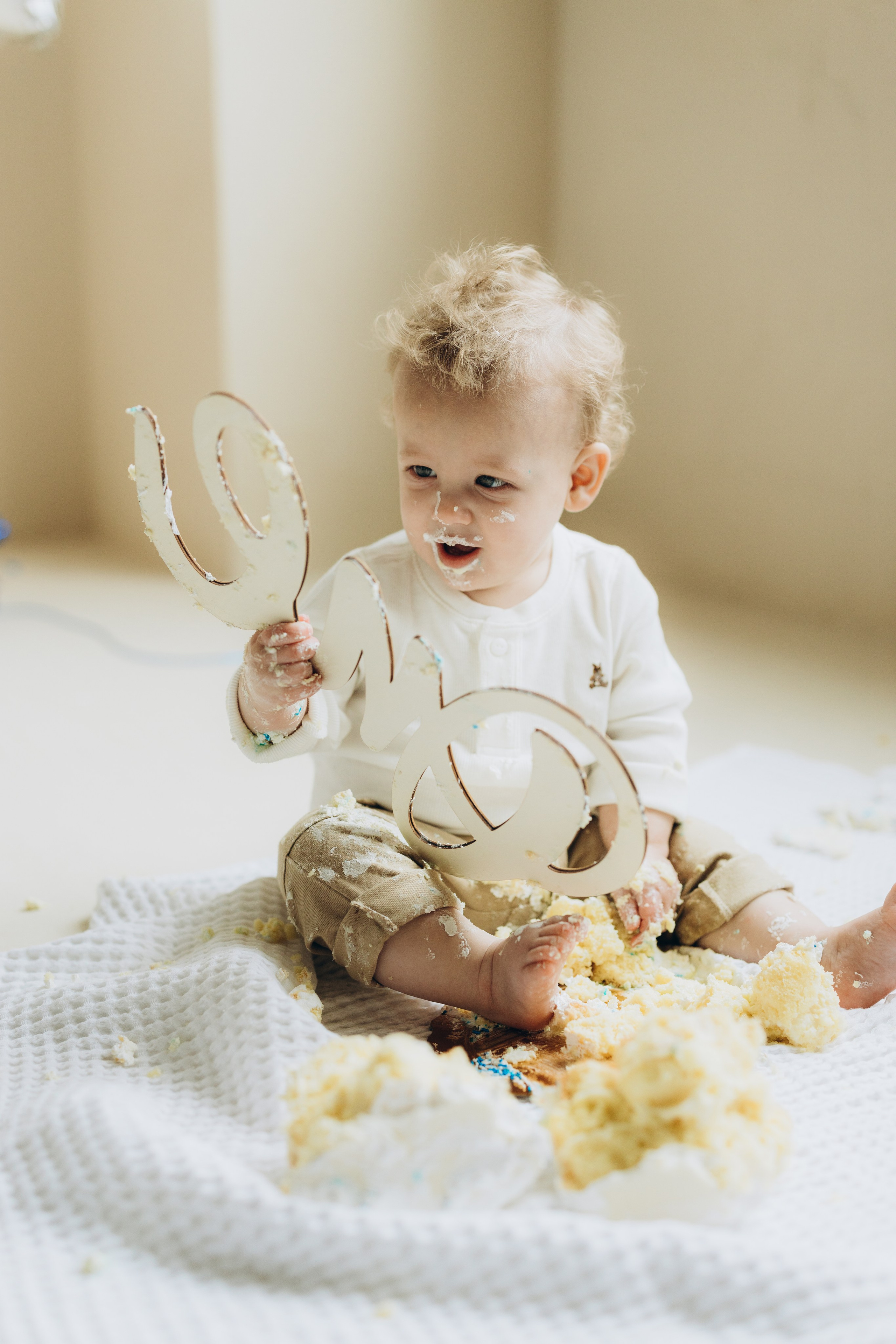 Cake smash. Wedding Photographer Toronto