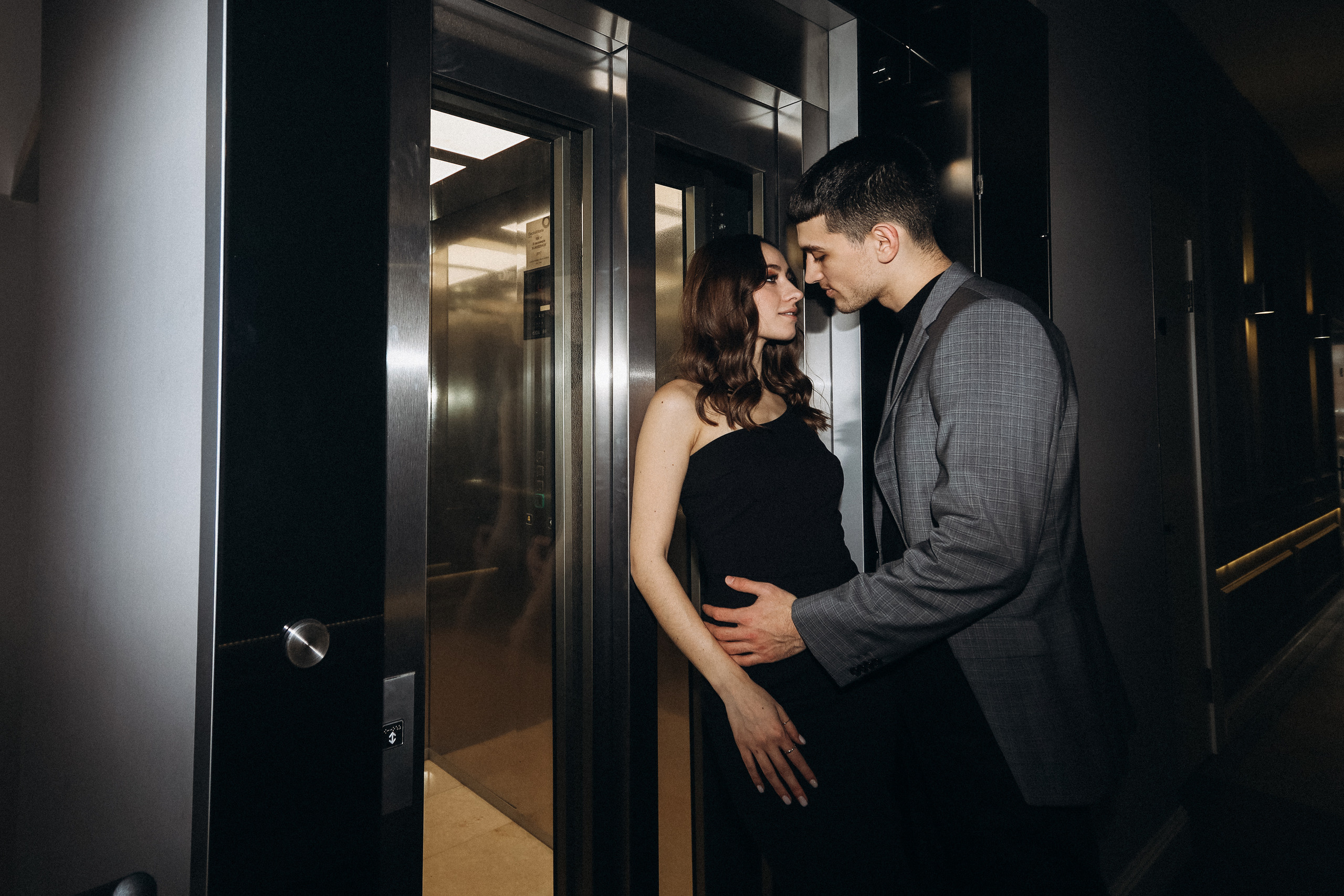 Love in the hotel. Wedding Photographer Toronto