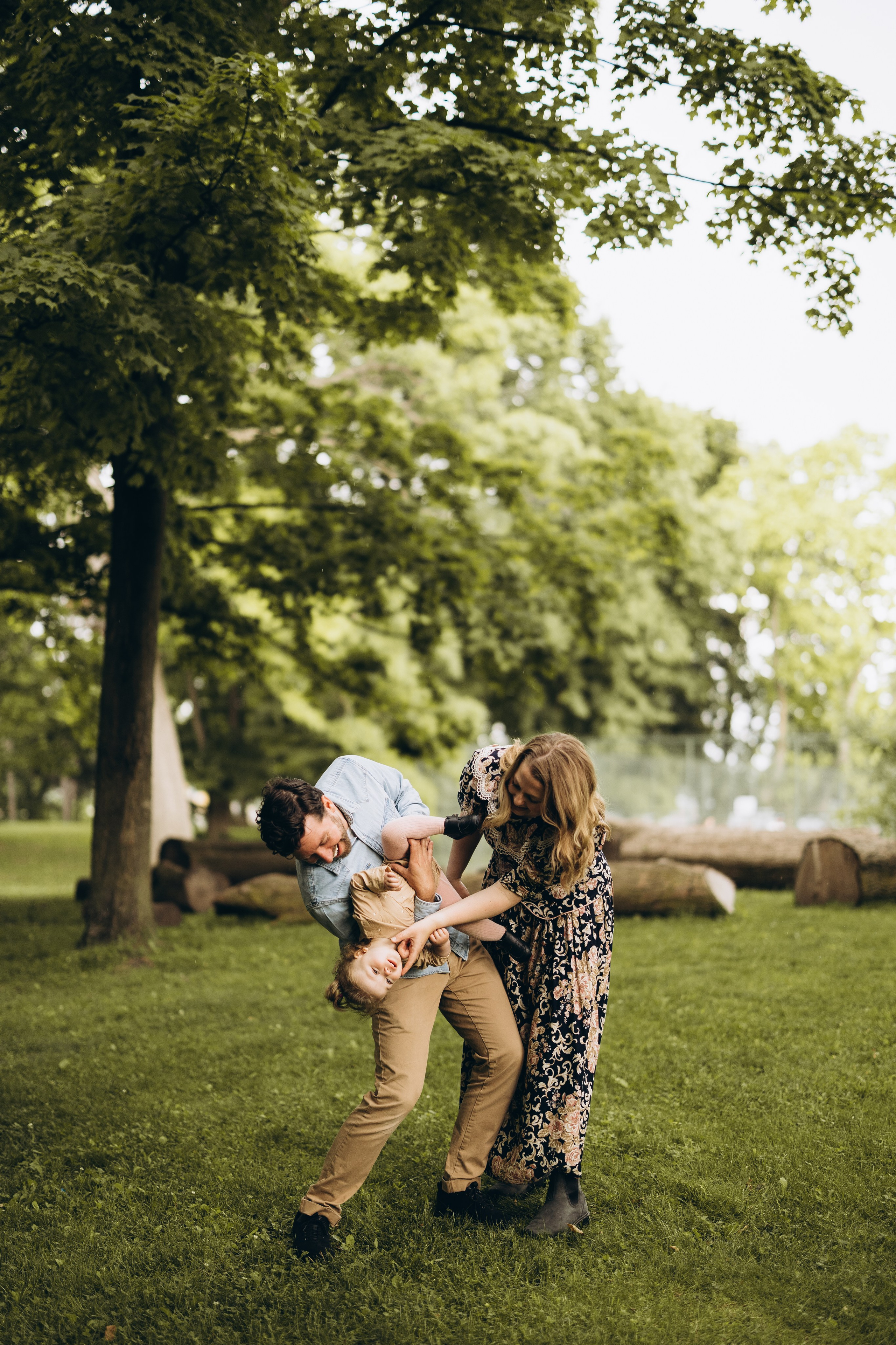 Under the rain. Wedding Photographer Toronto