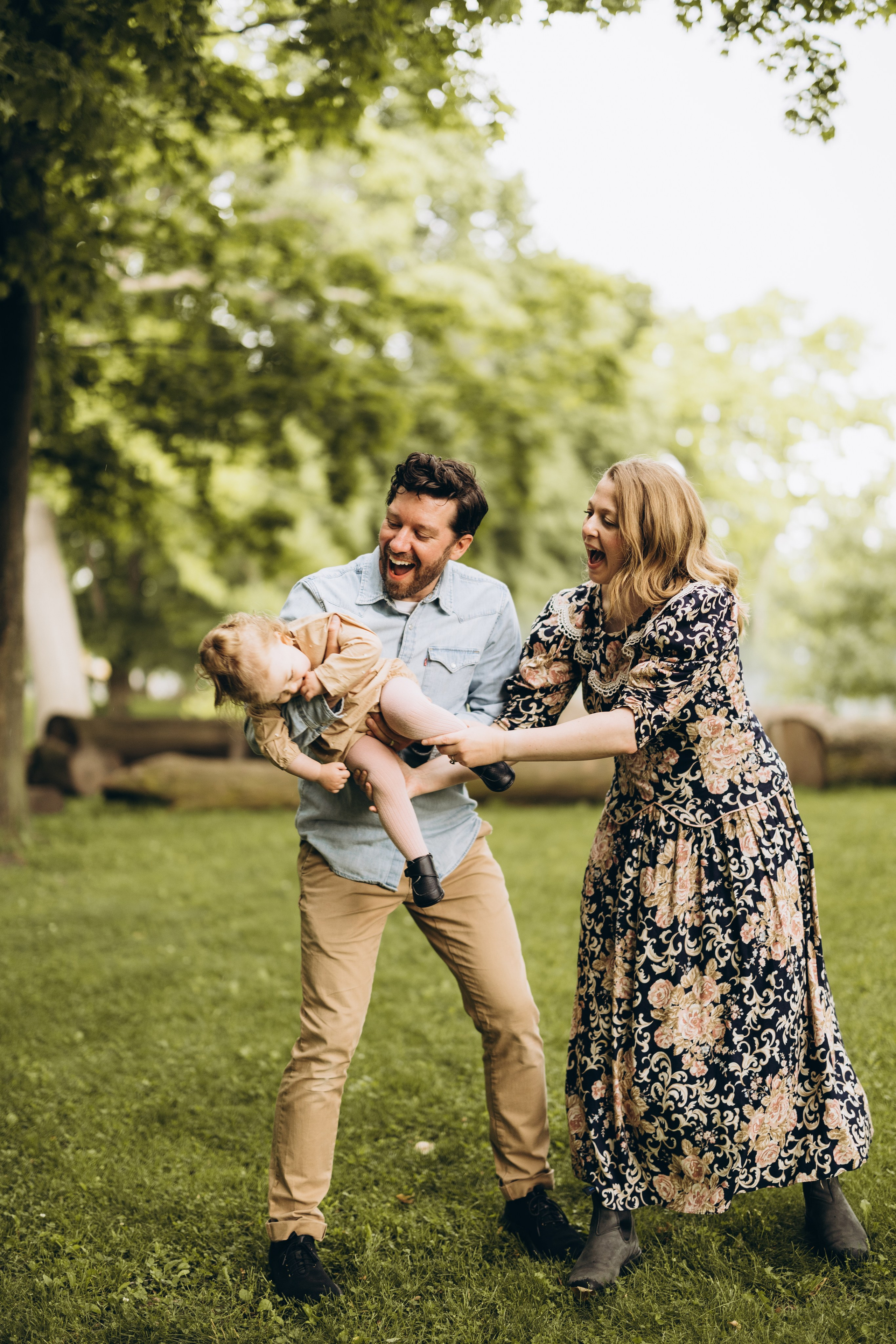 Under the rain. Wedding Photographer Toronto