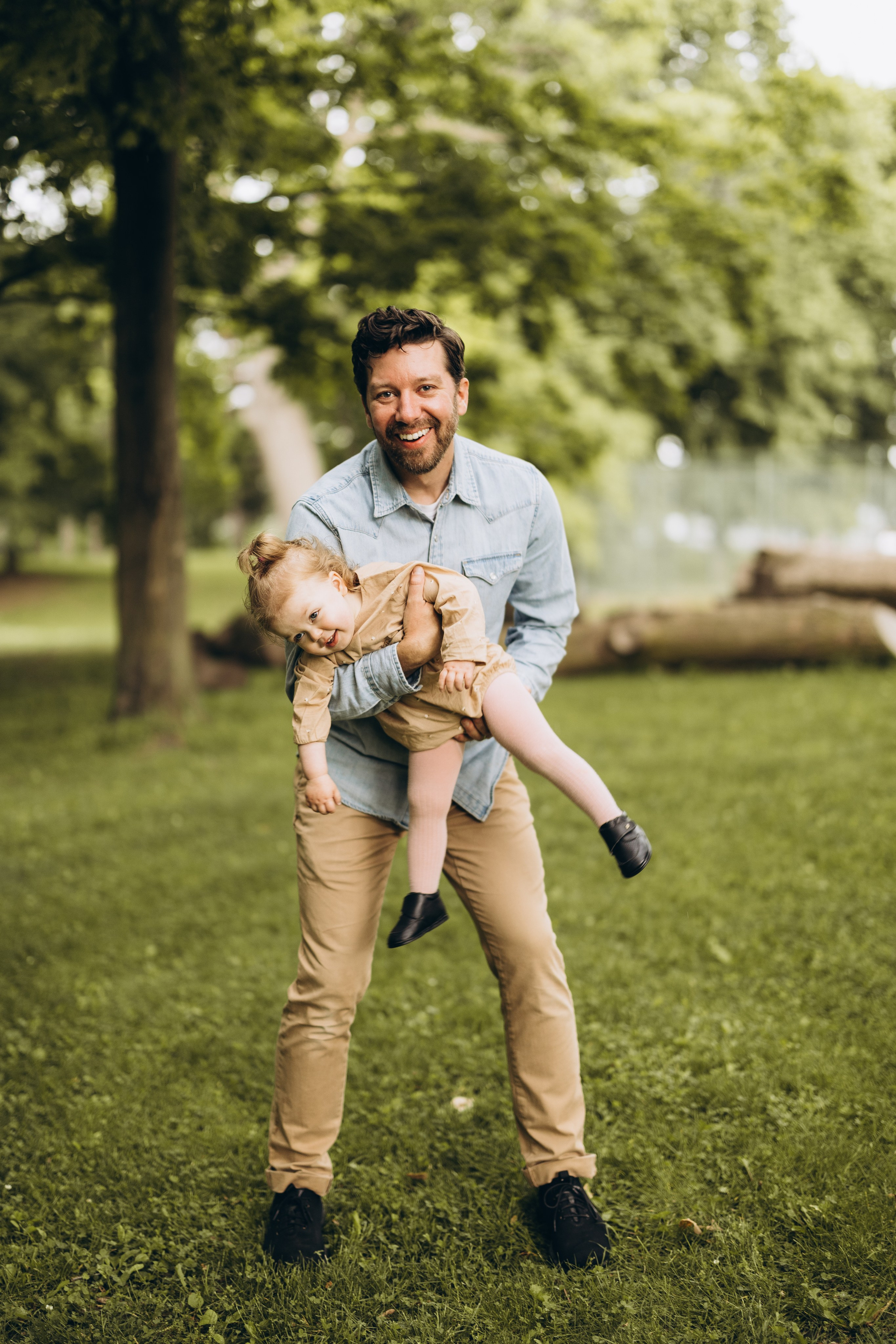 Under the rain. Wedding Photographer Toronto