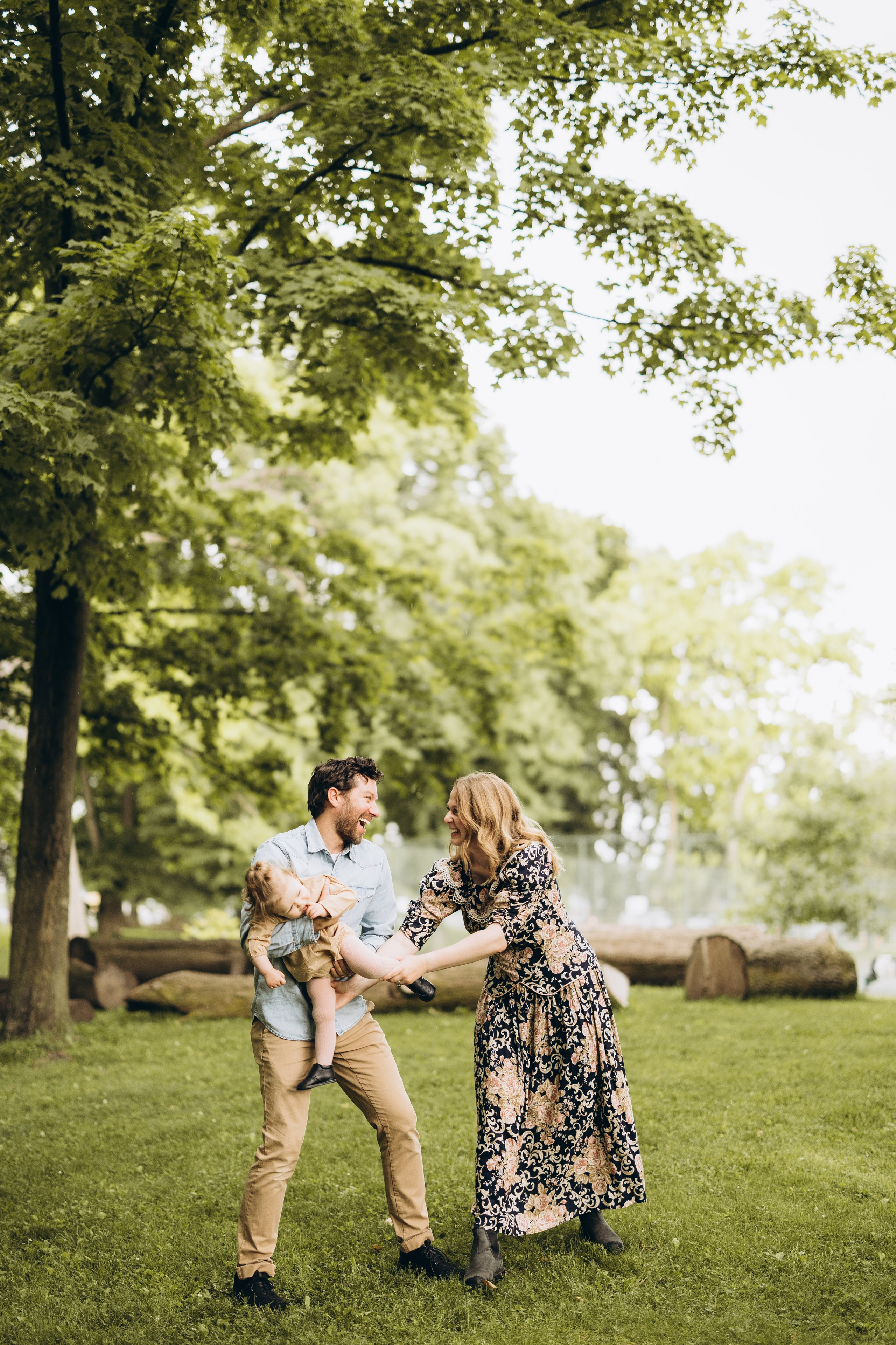 Under the rain. Wedding Photographer Toronto