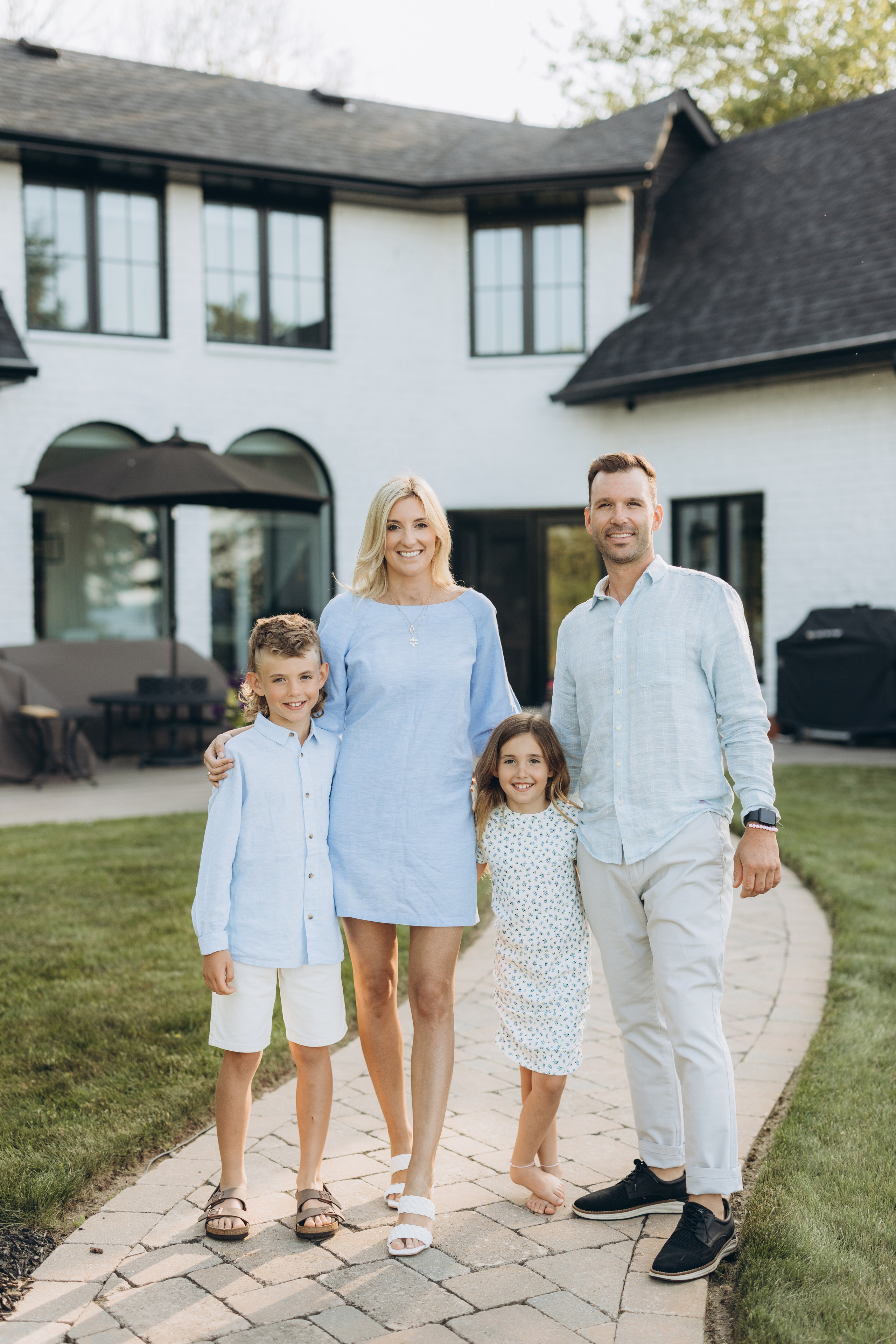 Family time. Wedding Photographer Toronto