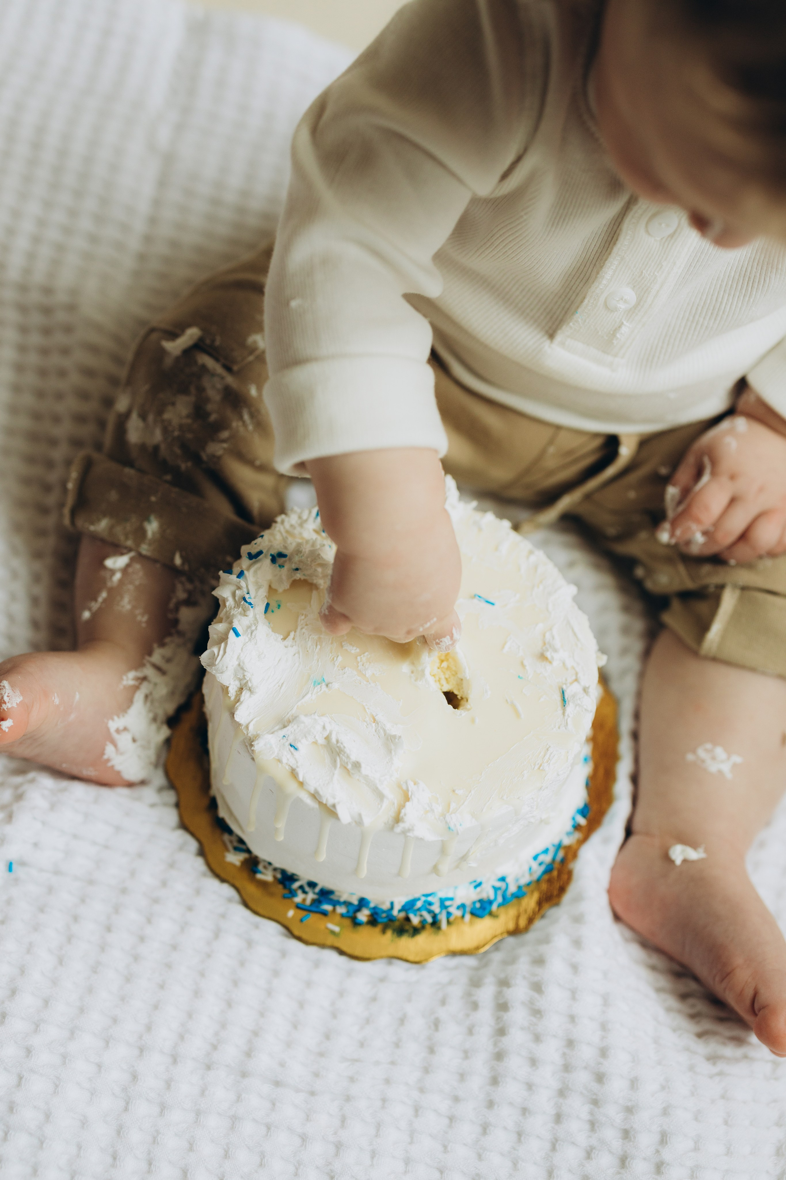 Cake smash. Wedding Photographer Toronto
