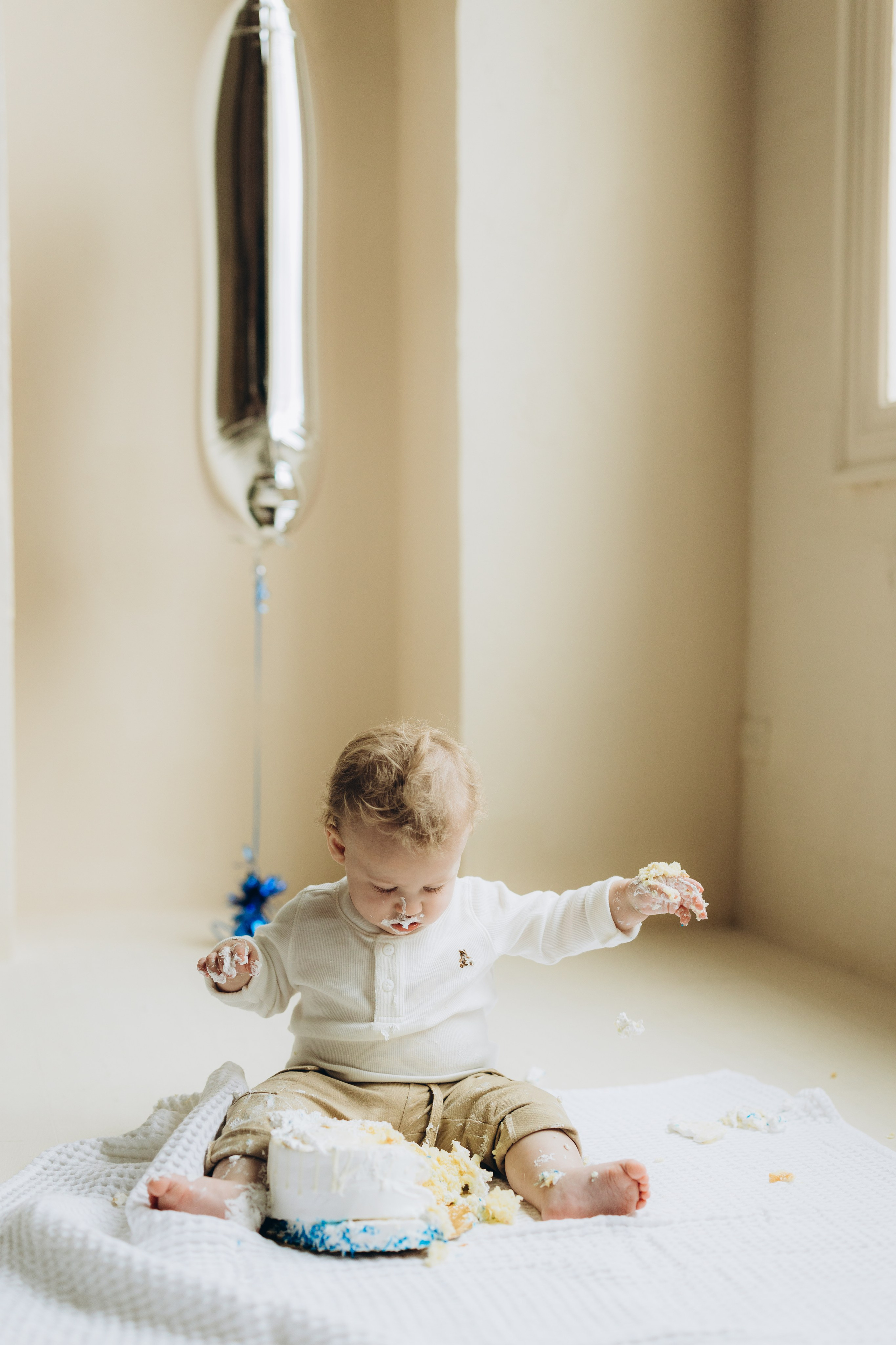 Cake smash. Wedding Photographer Toronto