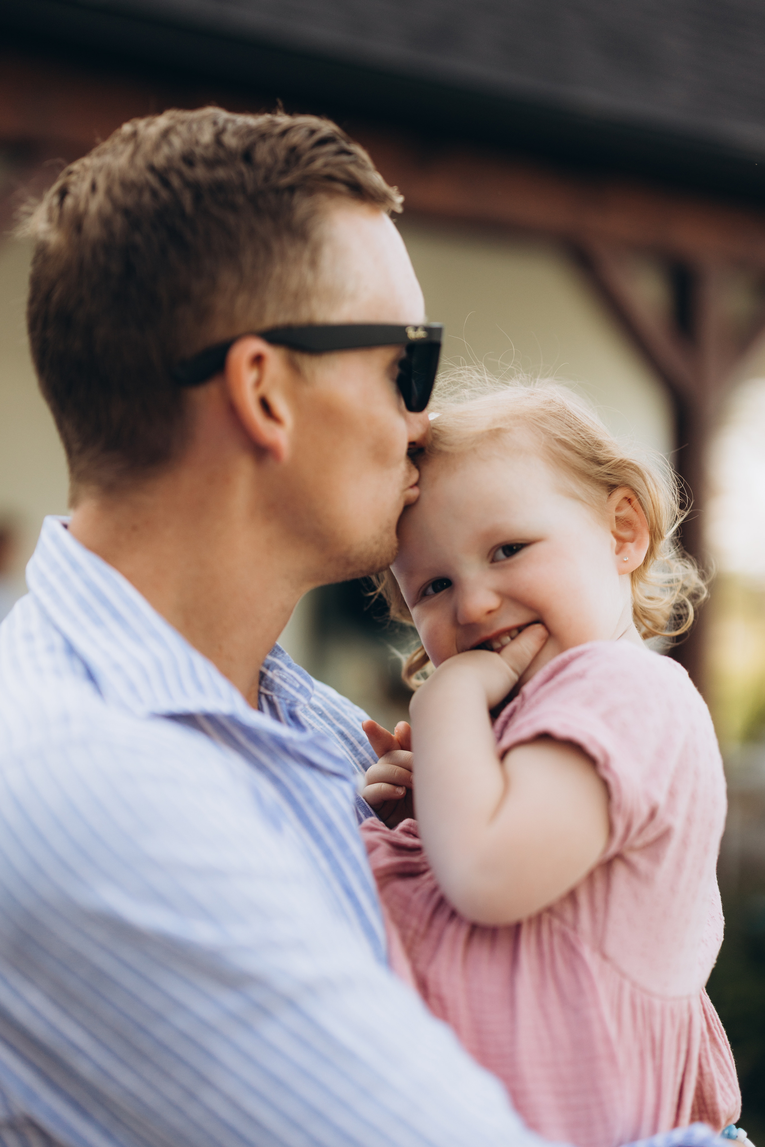 Family time. Wedding Photographer Toronto