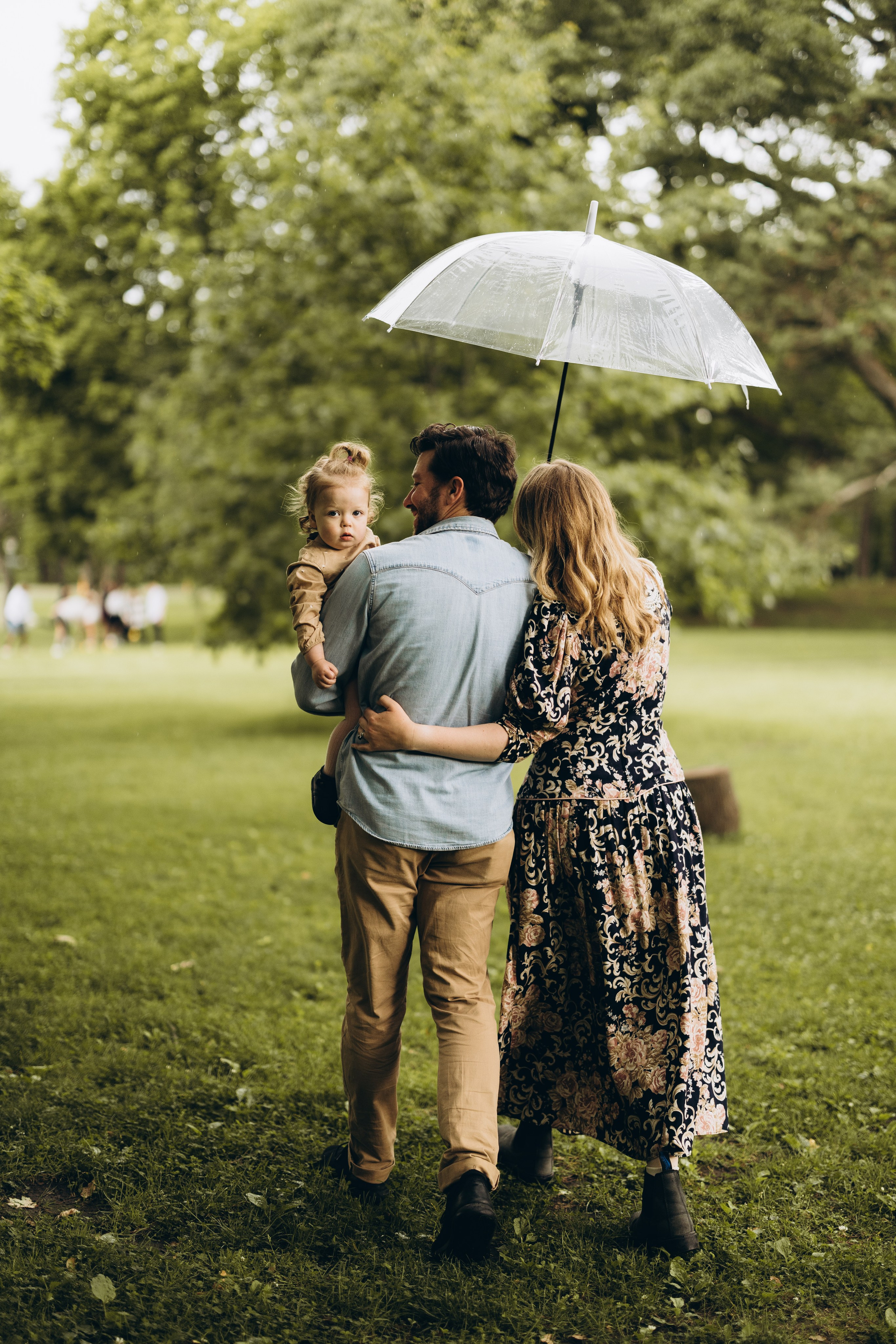 Under the rain. Wedding Photographer Toronto