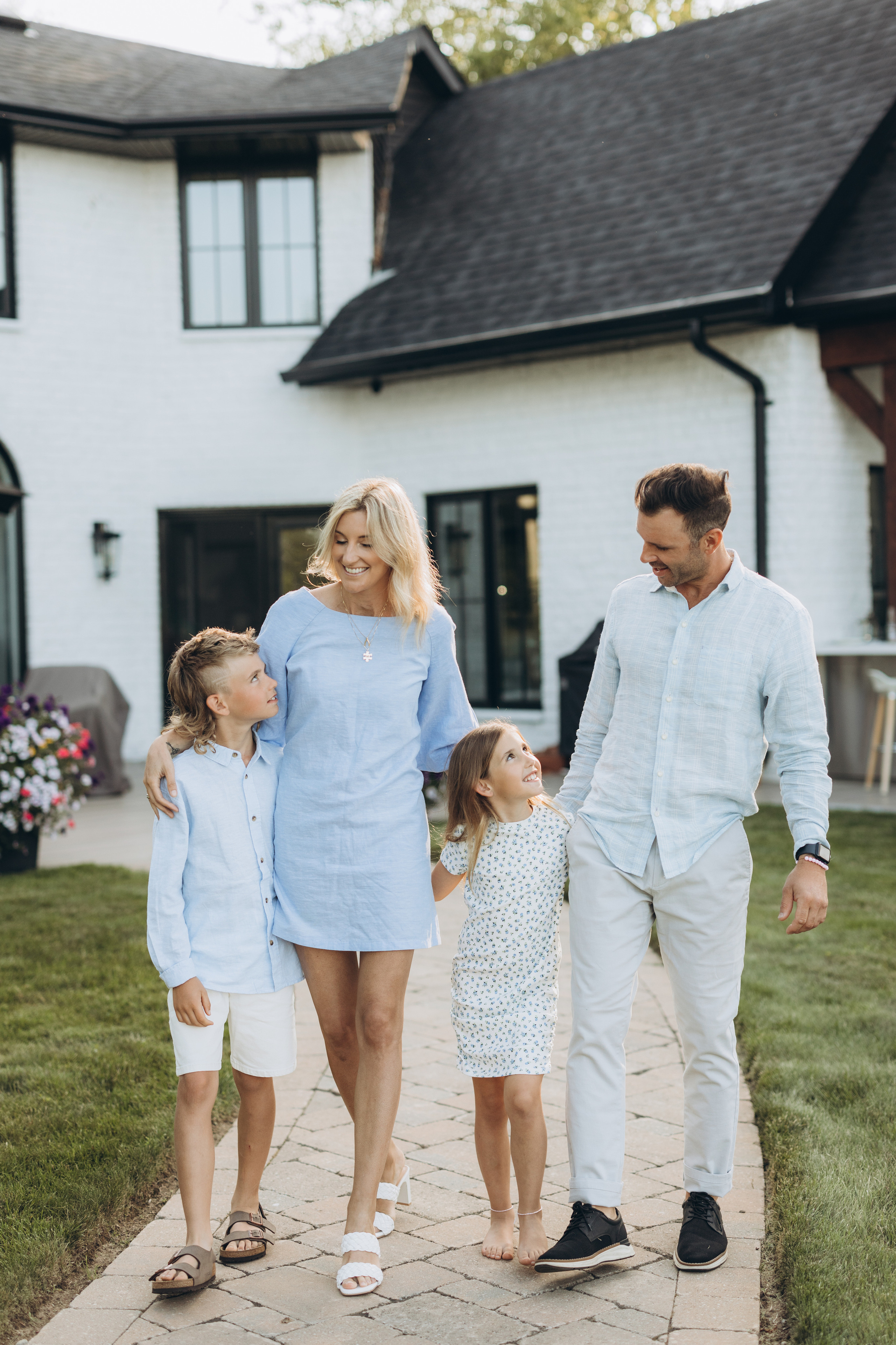 Family time. Wedding Photographer Toronto
