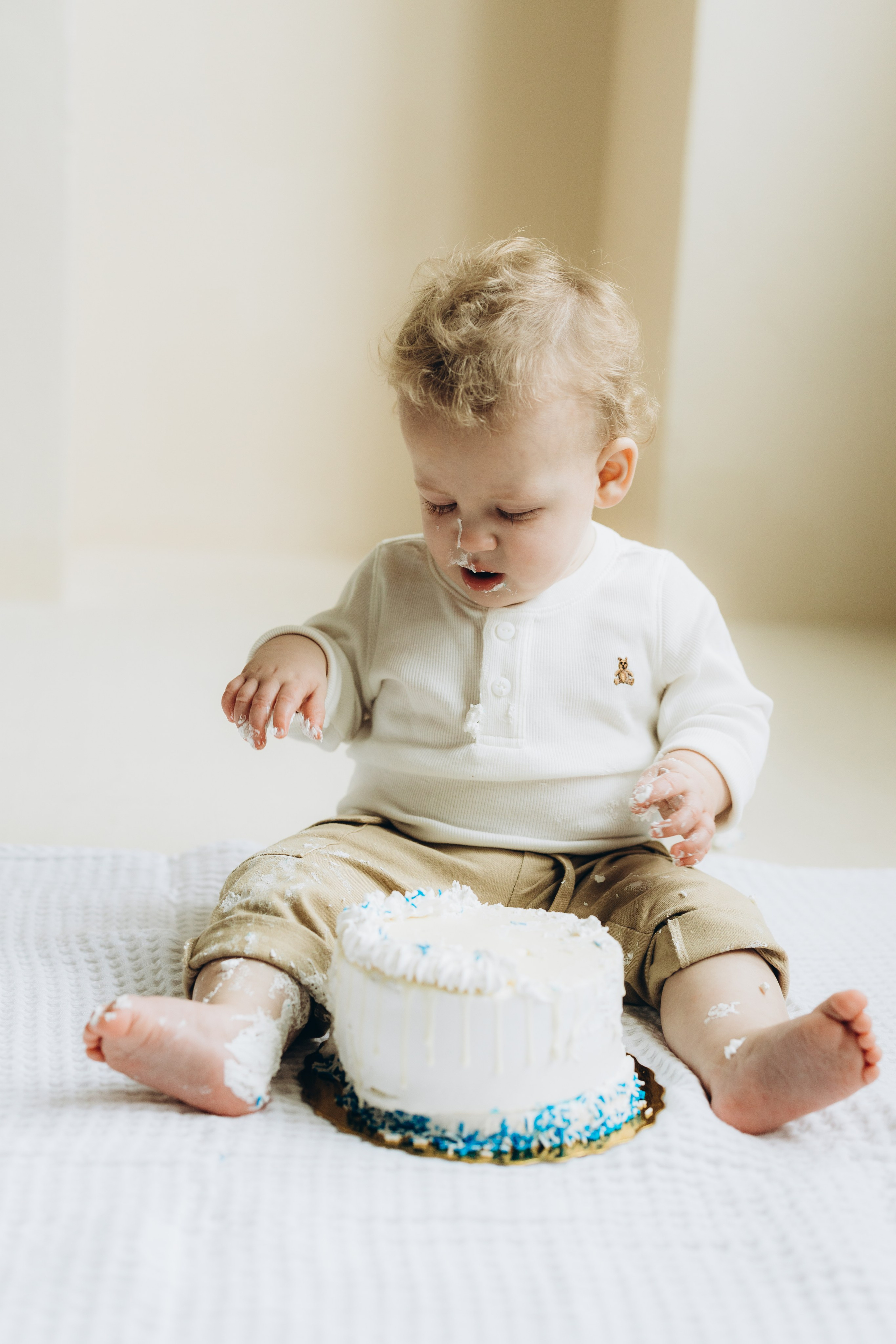 Cake smash. Wedding Photographer Toronto