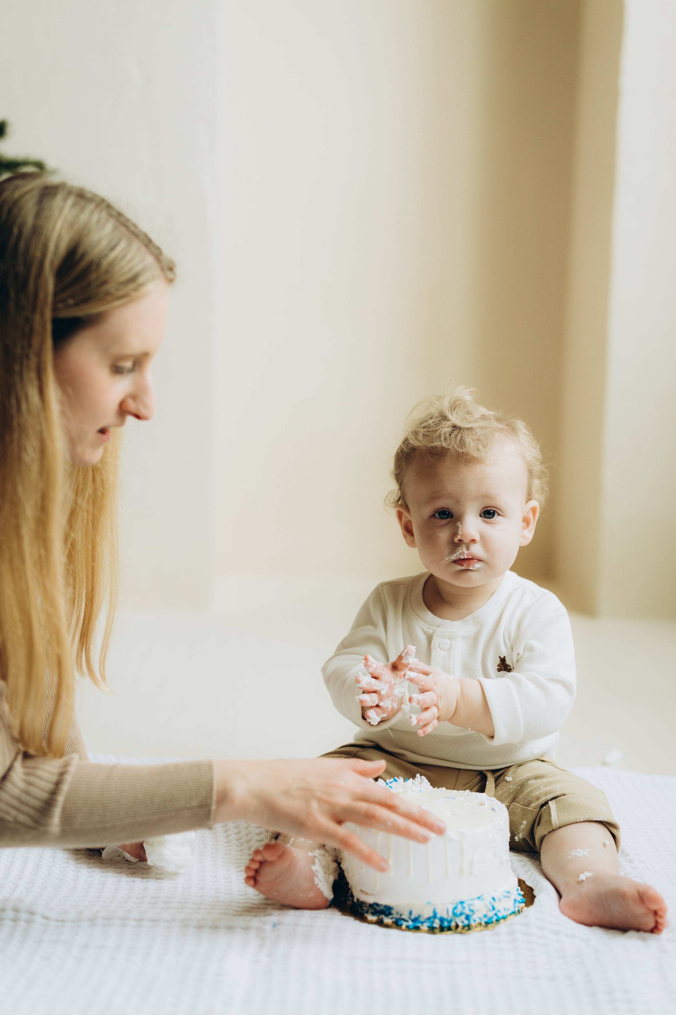Cake smash. Wedding Photographer Toronto