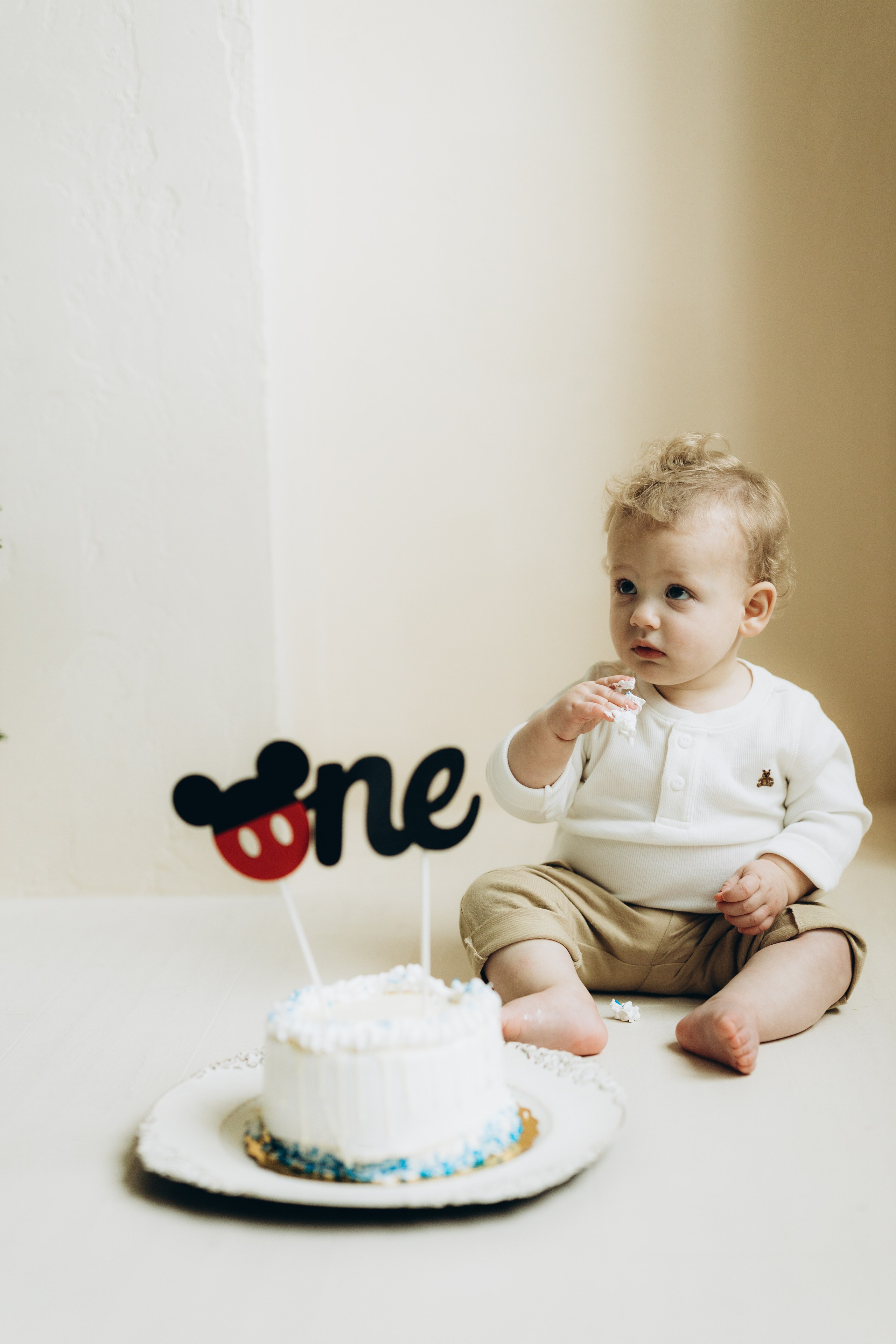 Cake smash. Wedding Photographer Toronto