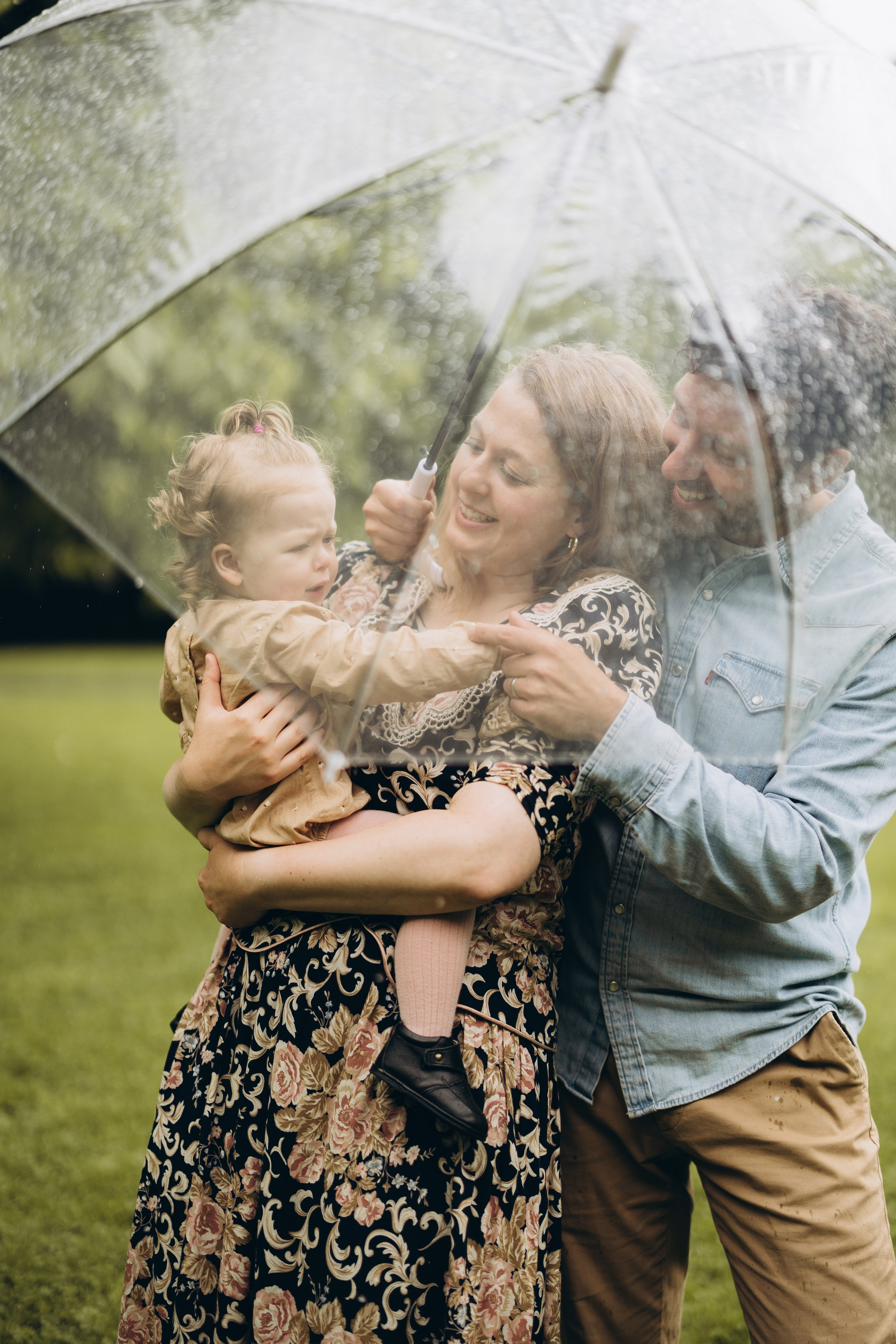 Under the rain. Wedding Photographer Toronto