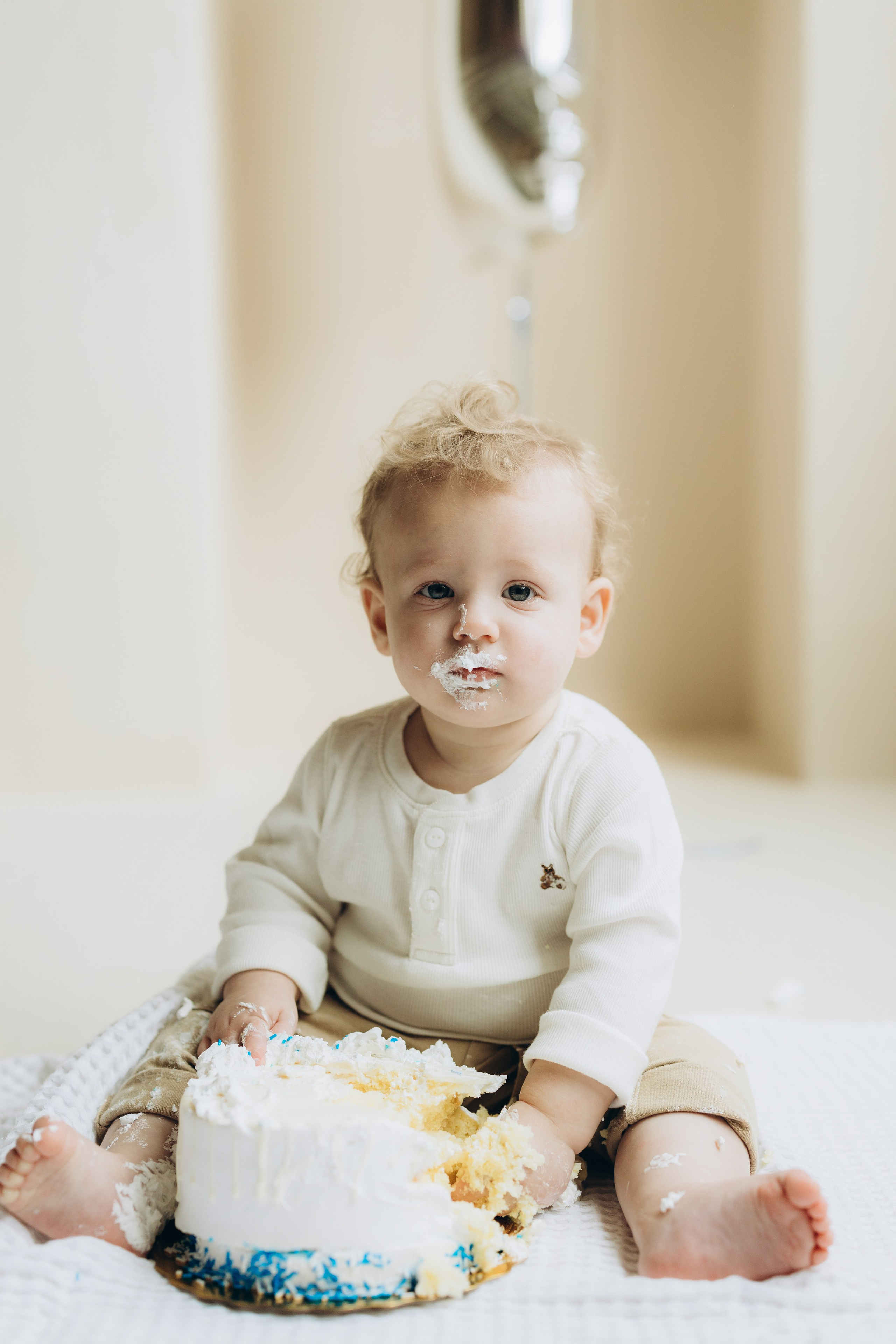 Cake smash. Wedding Photographer Toronto
