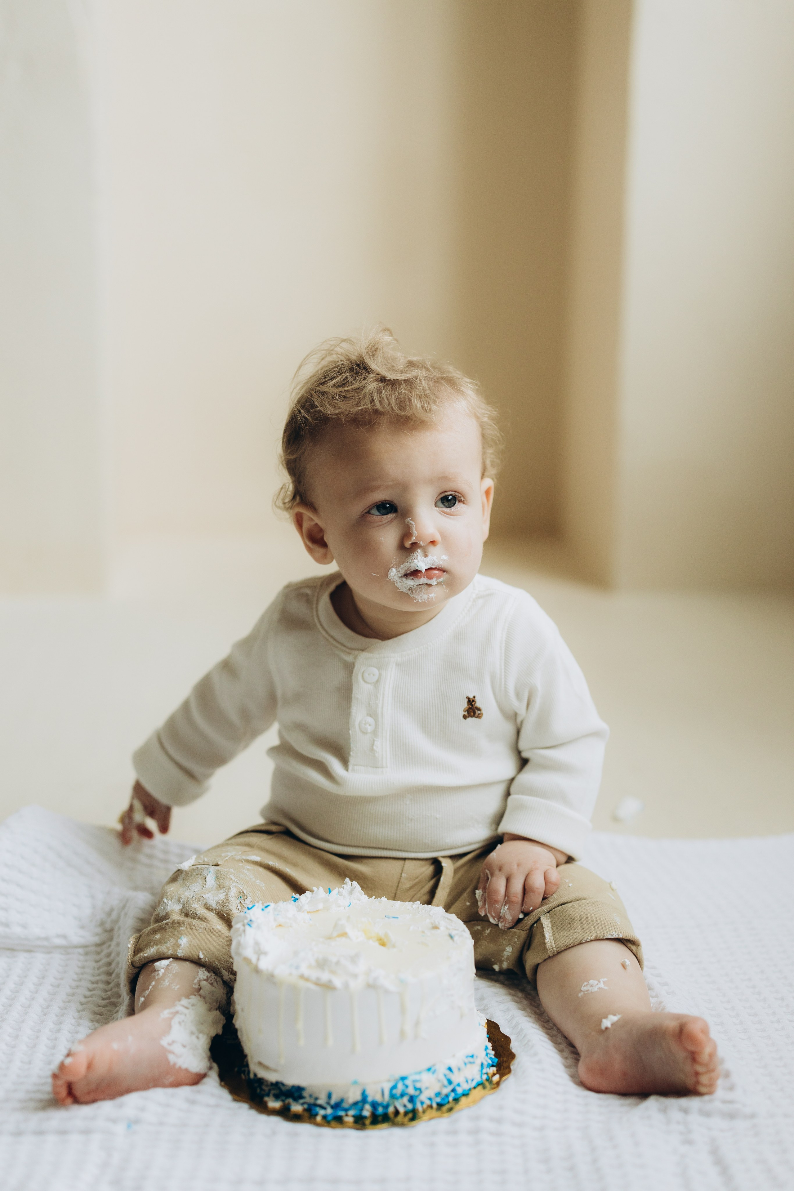 Cake smash. Wedding Photographer Toronto