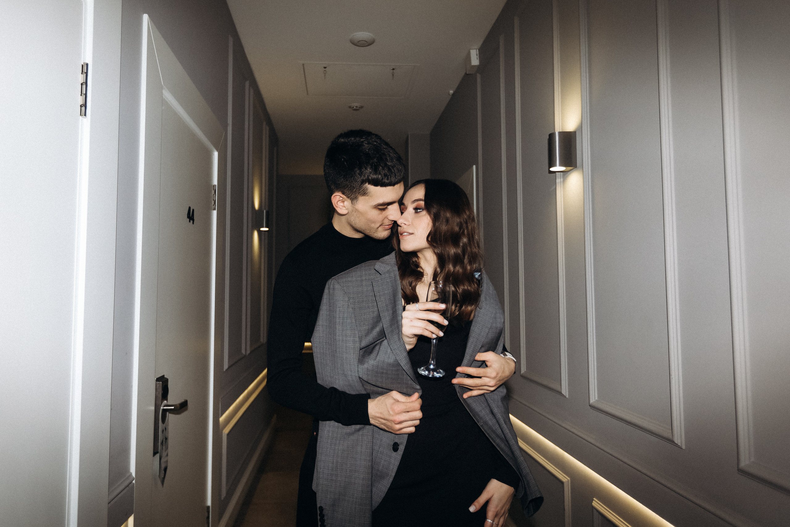 Love in the hotel. Wedding Photographer Toronto