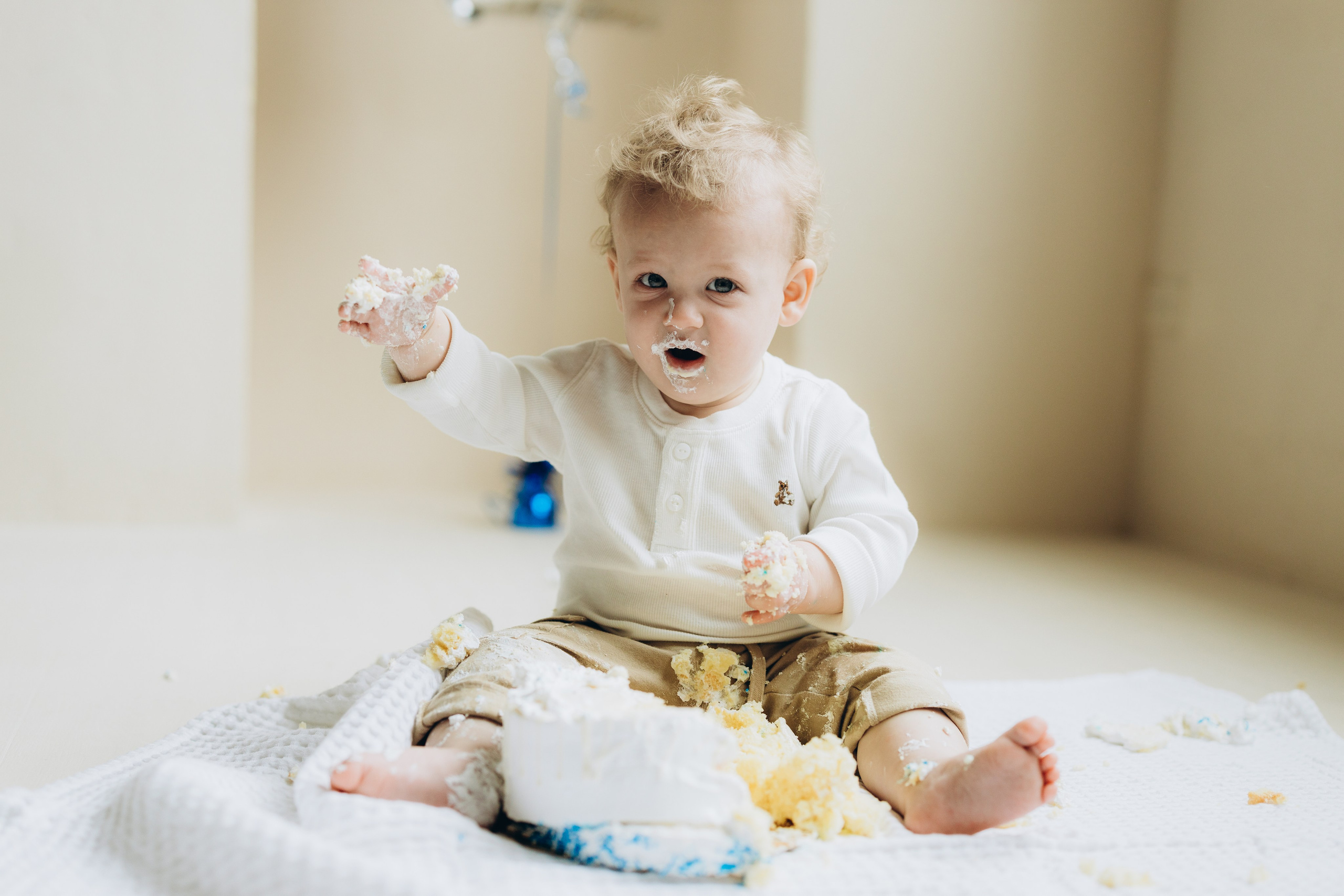 Cake smash. Wedding Photographer Toronto