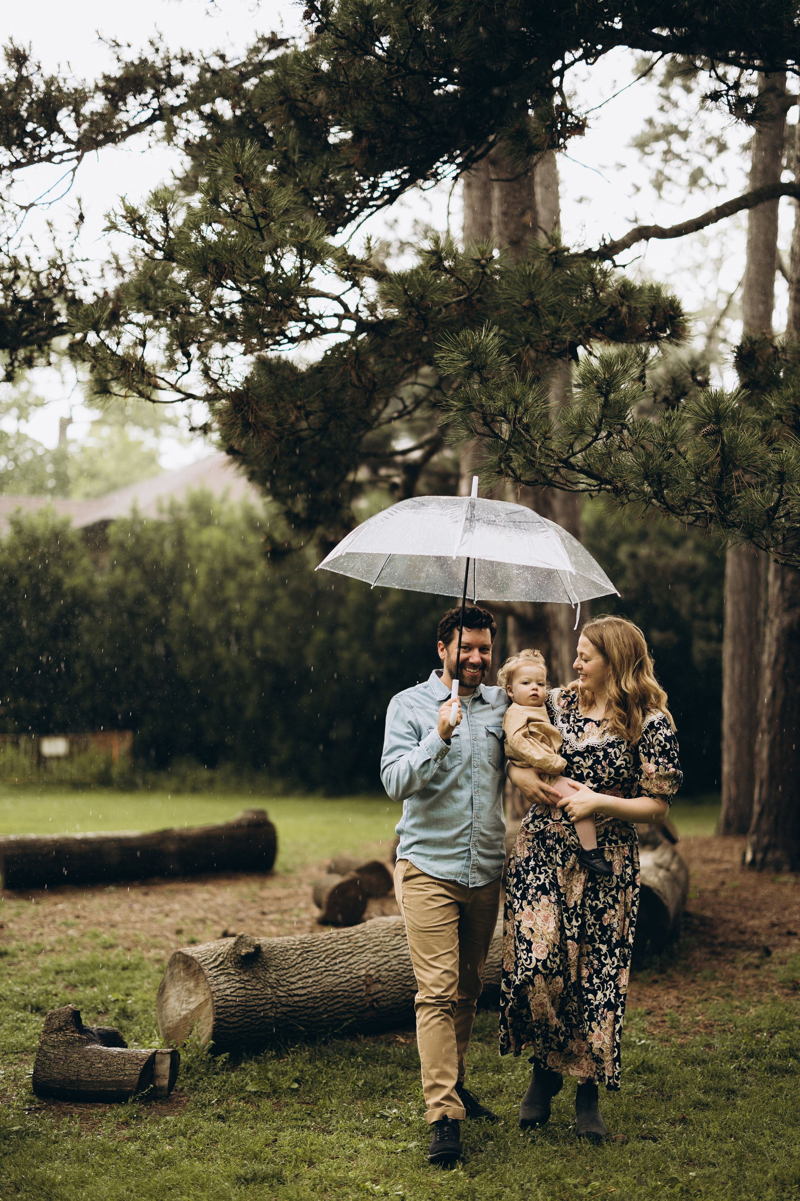 Under the rain. Wedding Photographer Toronto