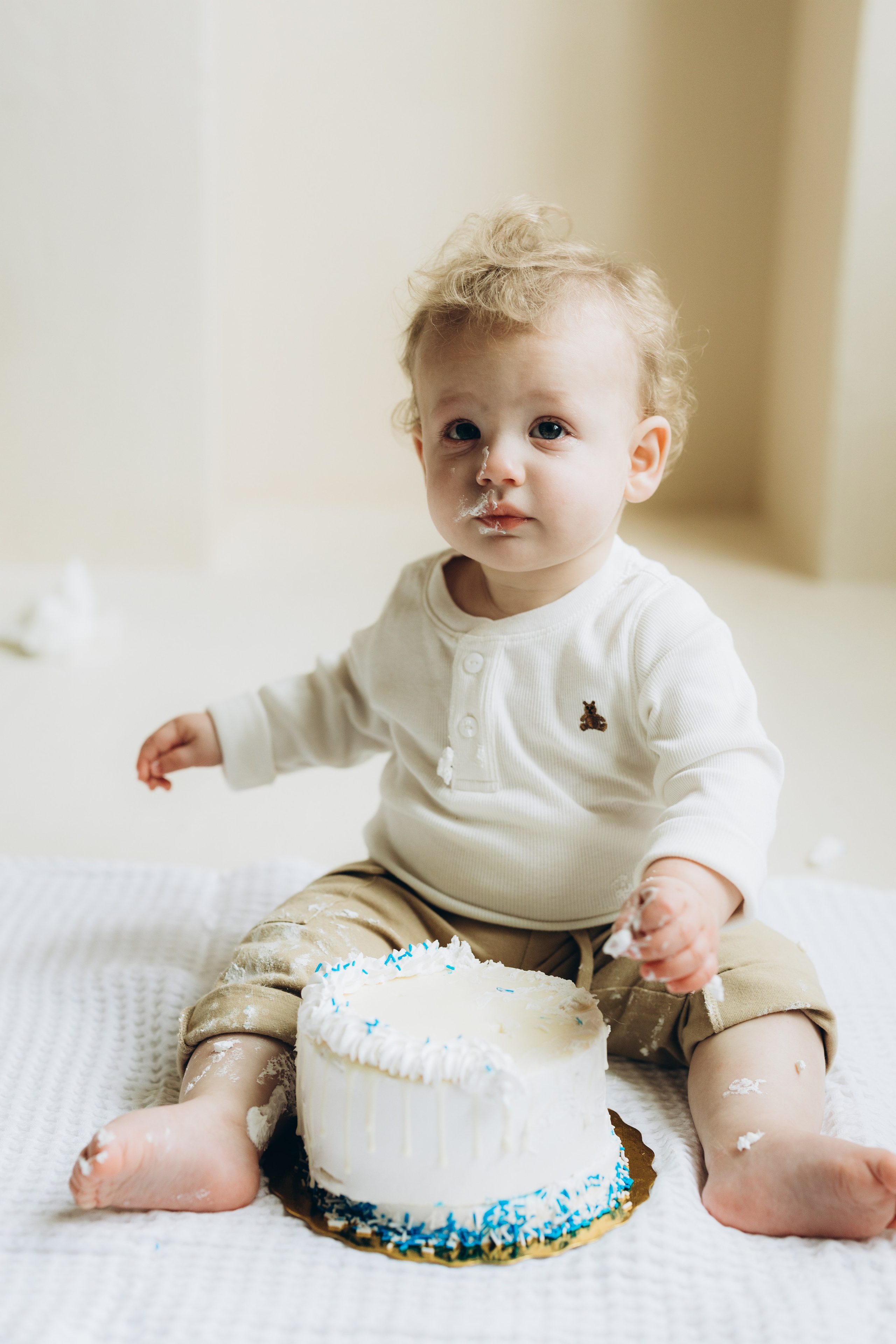 Cake smash. Wedding Photographer Toronto