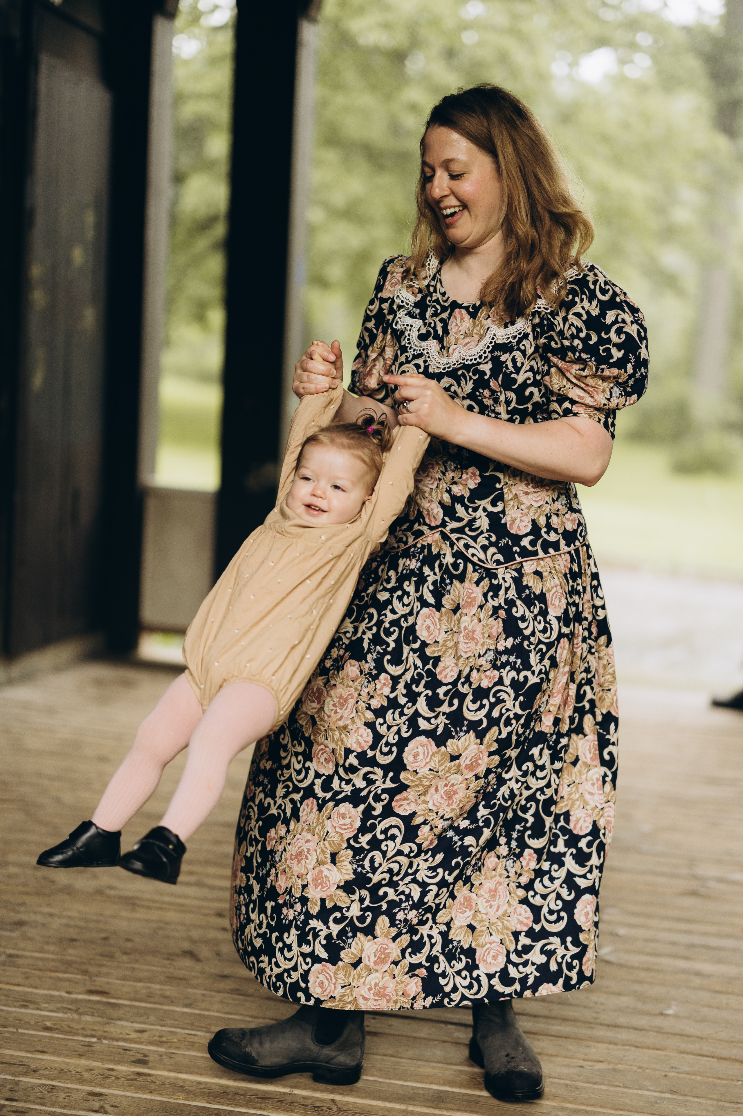 Under the rain. Wedding Photographer Toronto