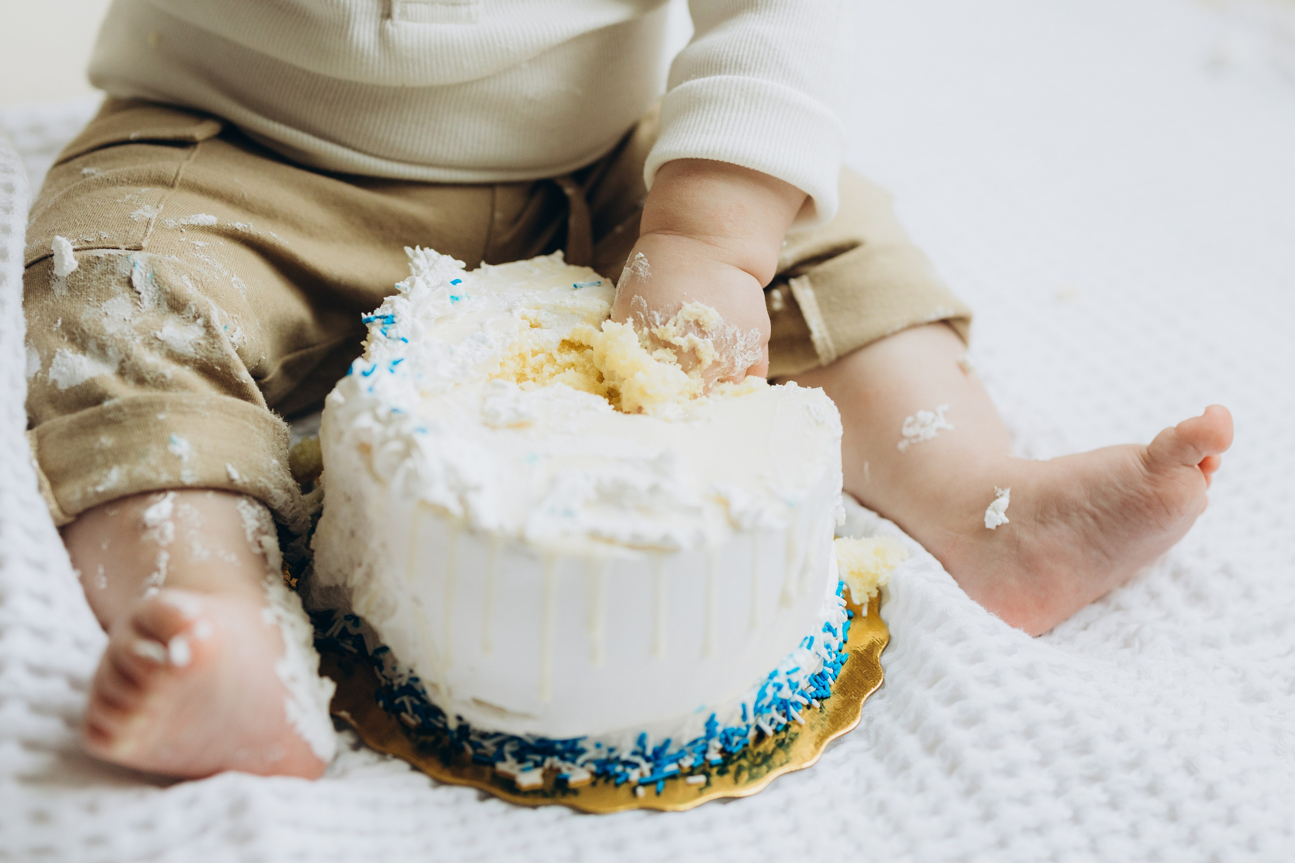 Cake smash. Wedding Photographer Toronto