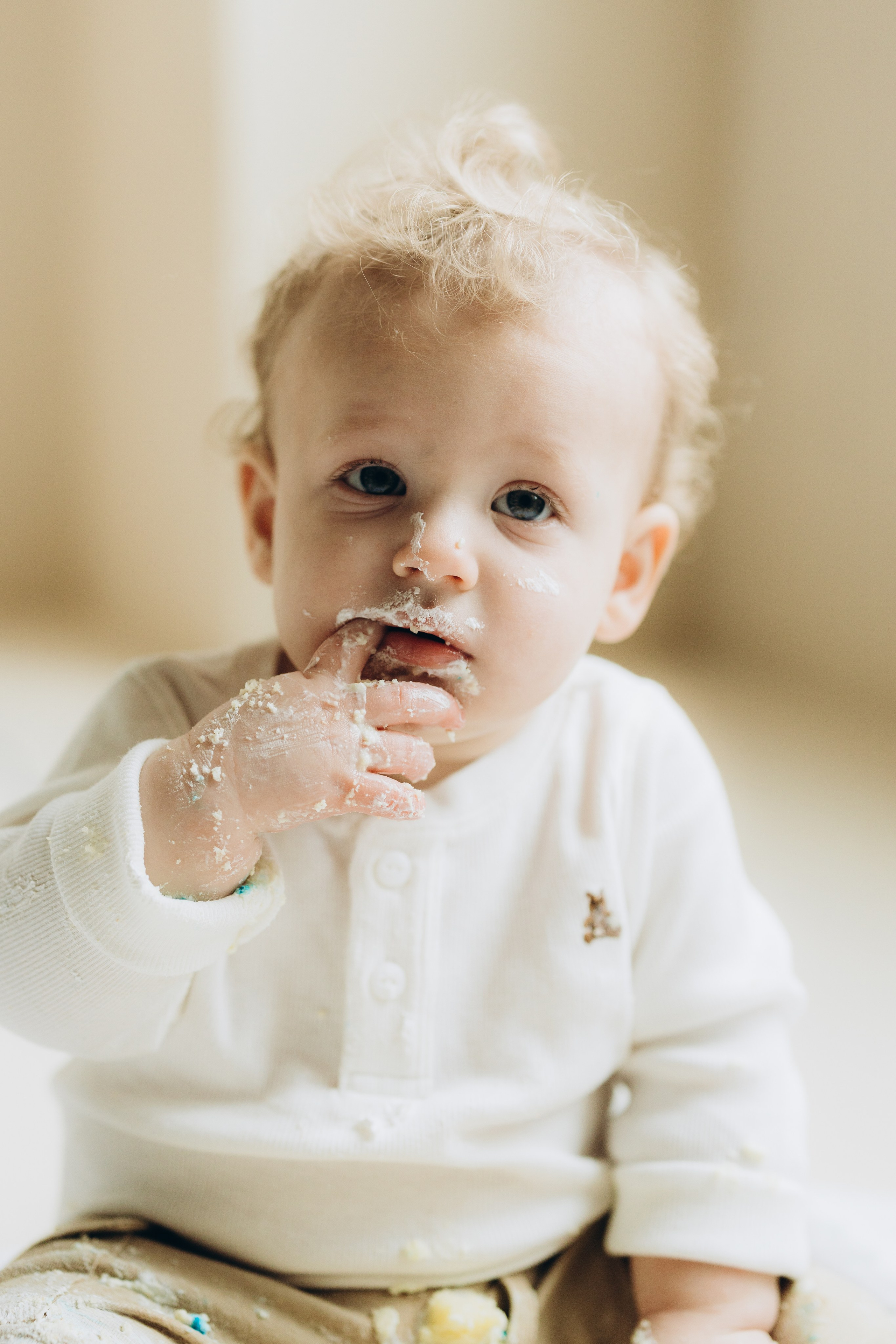 Cake smash. Wedding Photographer Toronto