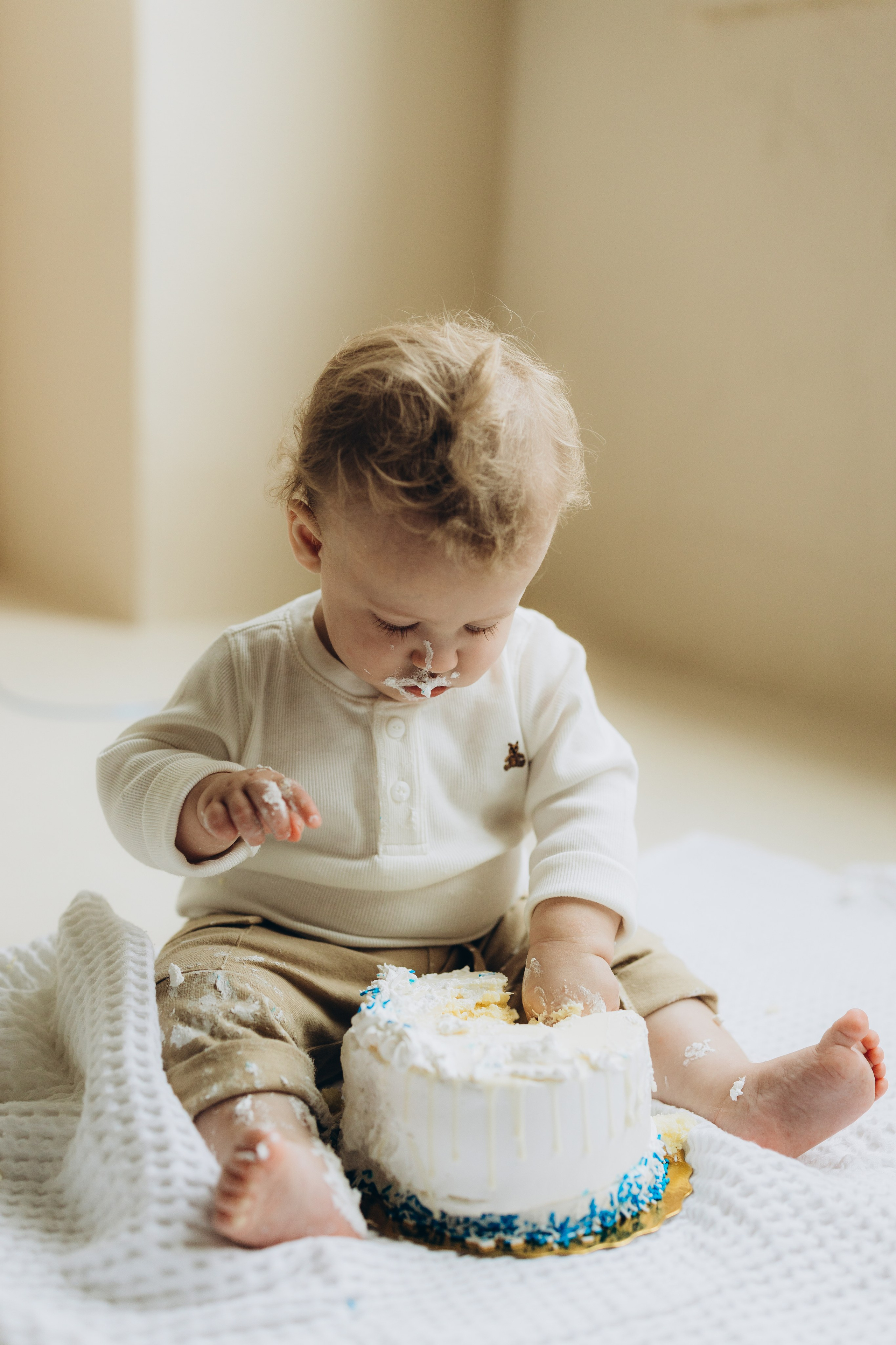 Cake smash. Wedding Photographer Toronto