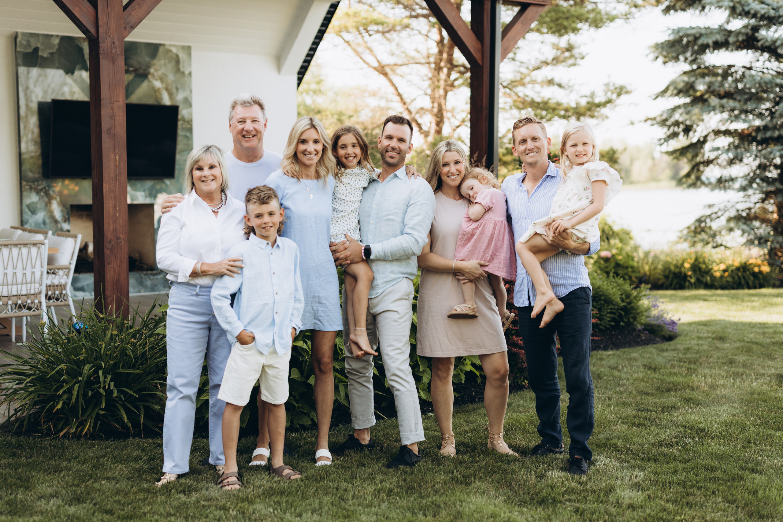 Family time. Wedding Photographer Toronto