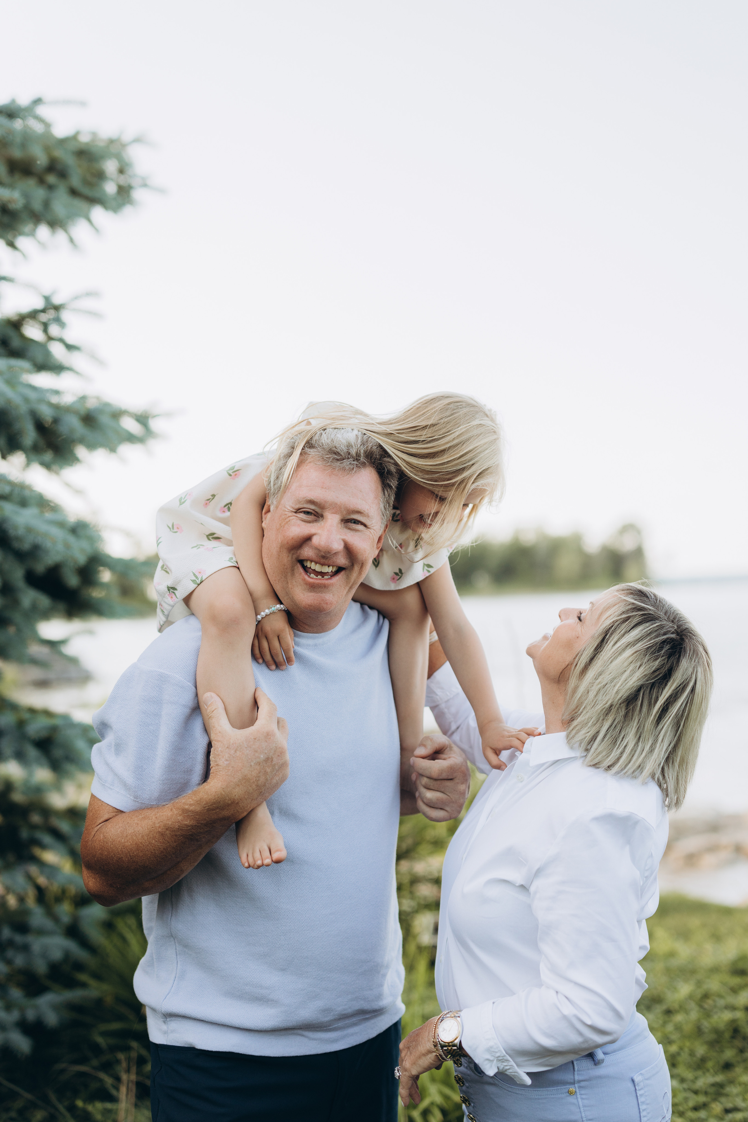 Family time. Wedding Photographer Toronto