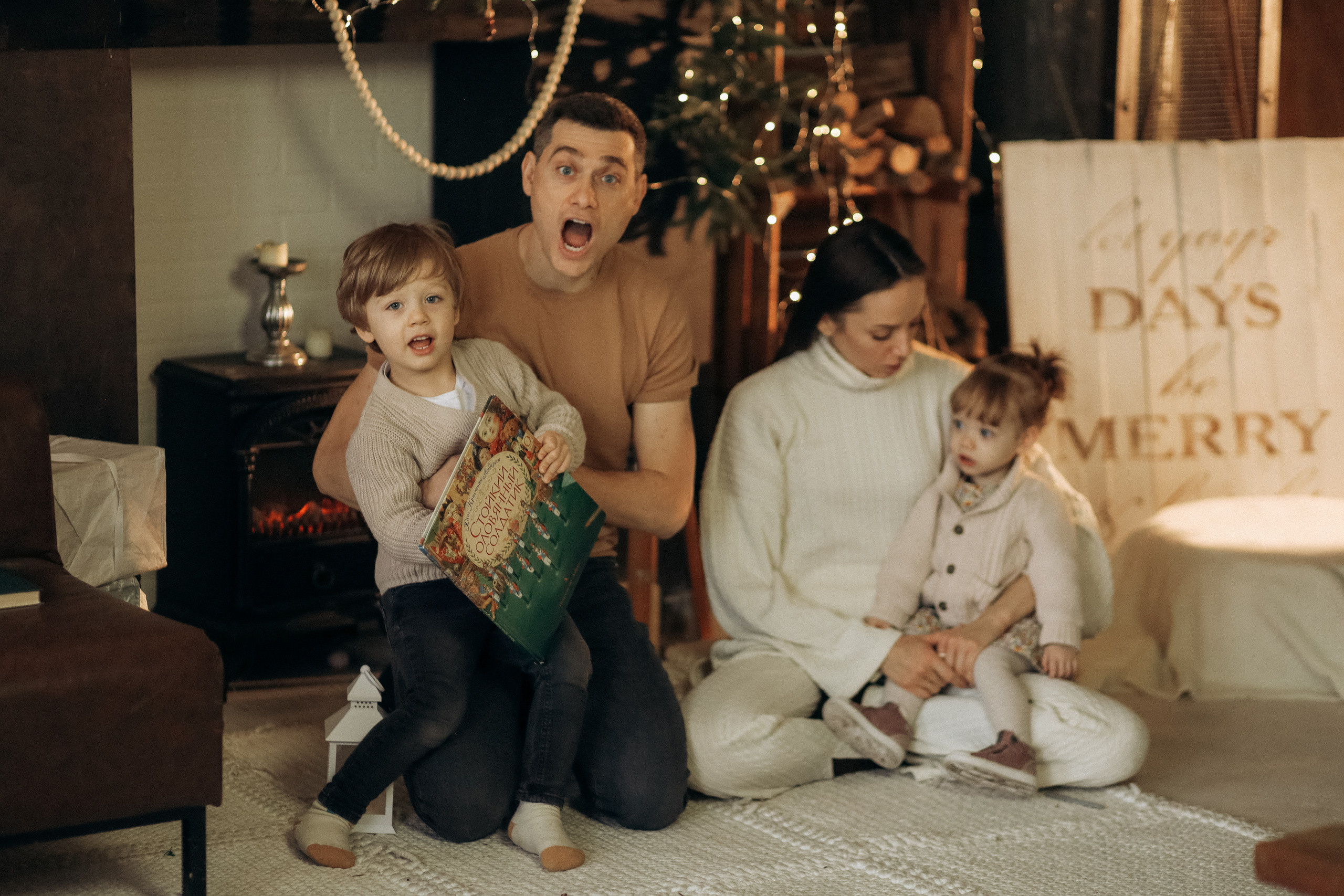 Cozy Christmas time!. Wedding Photographer Toronto