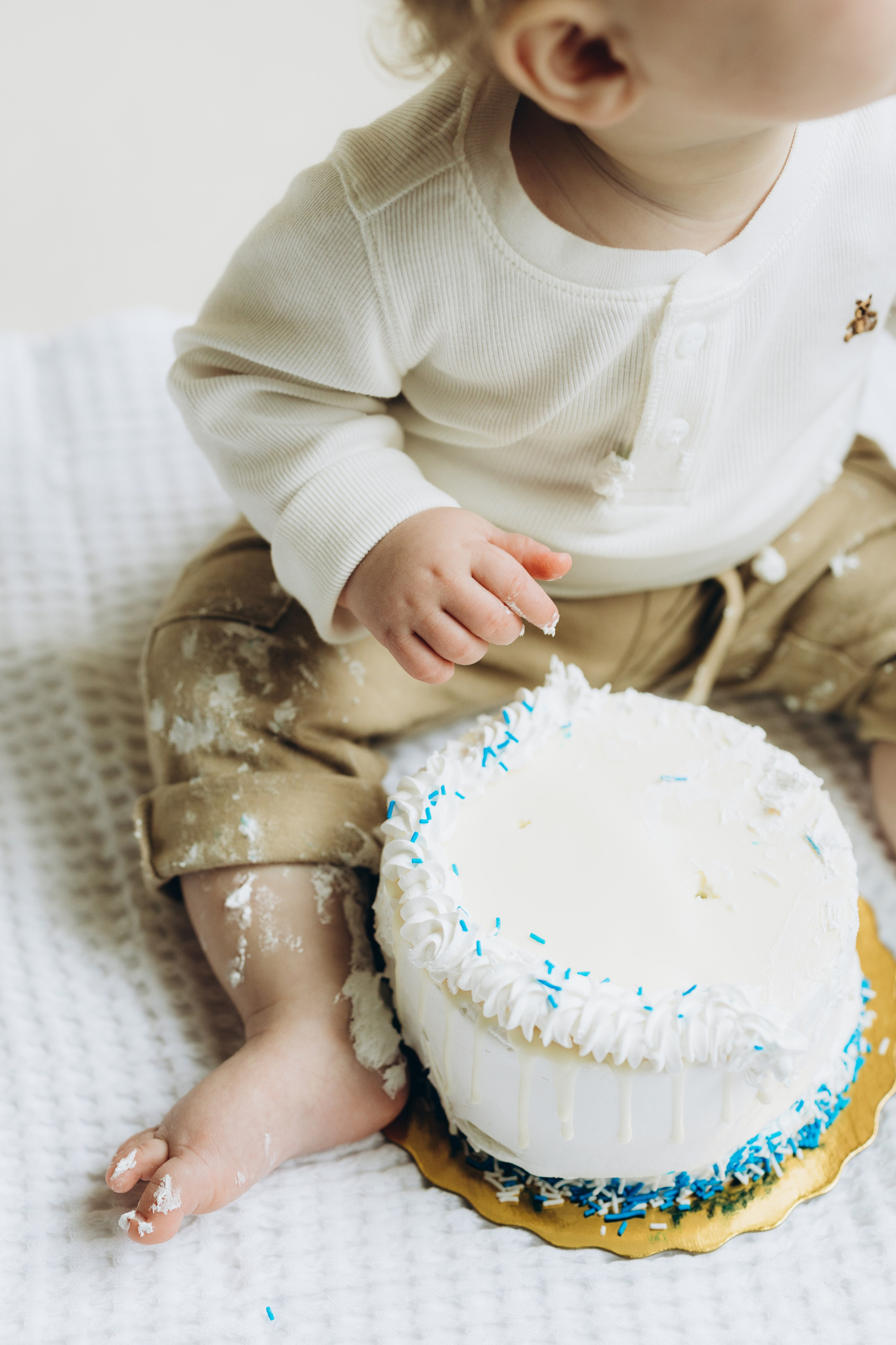 Cake smash. Wedding Photographer Toronto