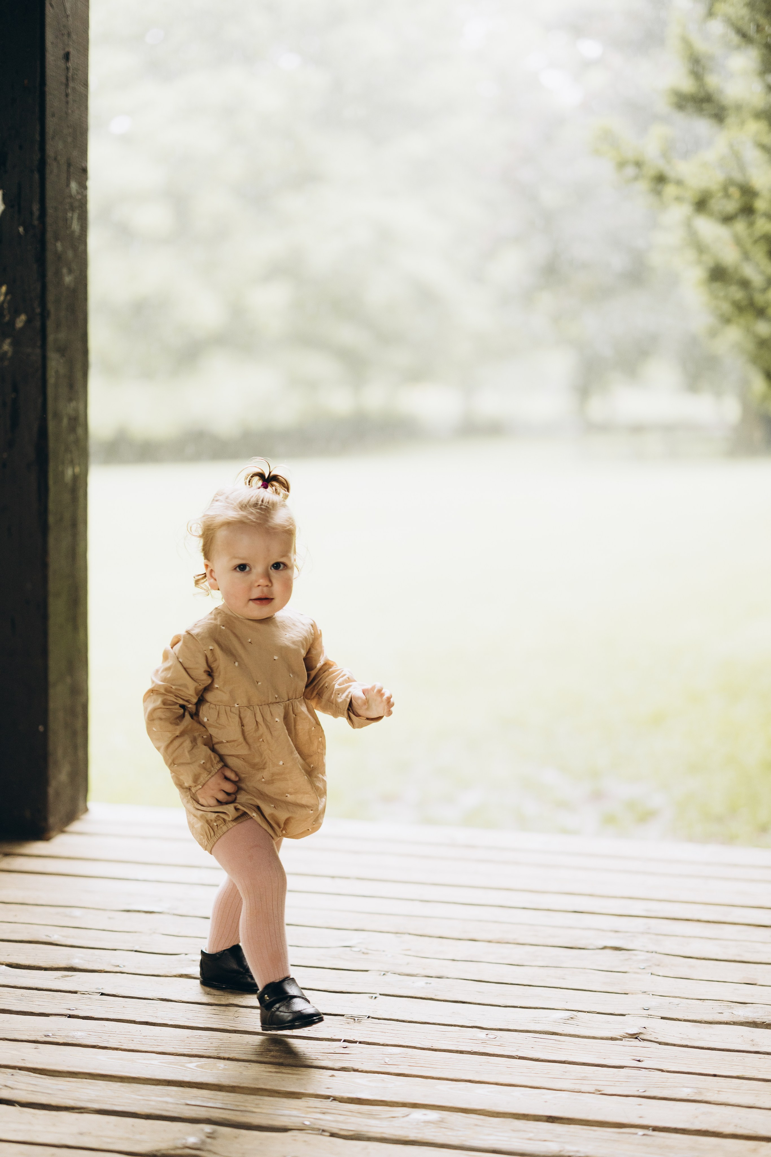 Under the rain. Wedding Photographer Toronto
