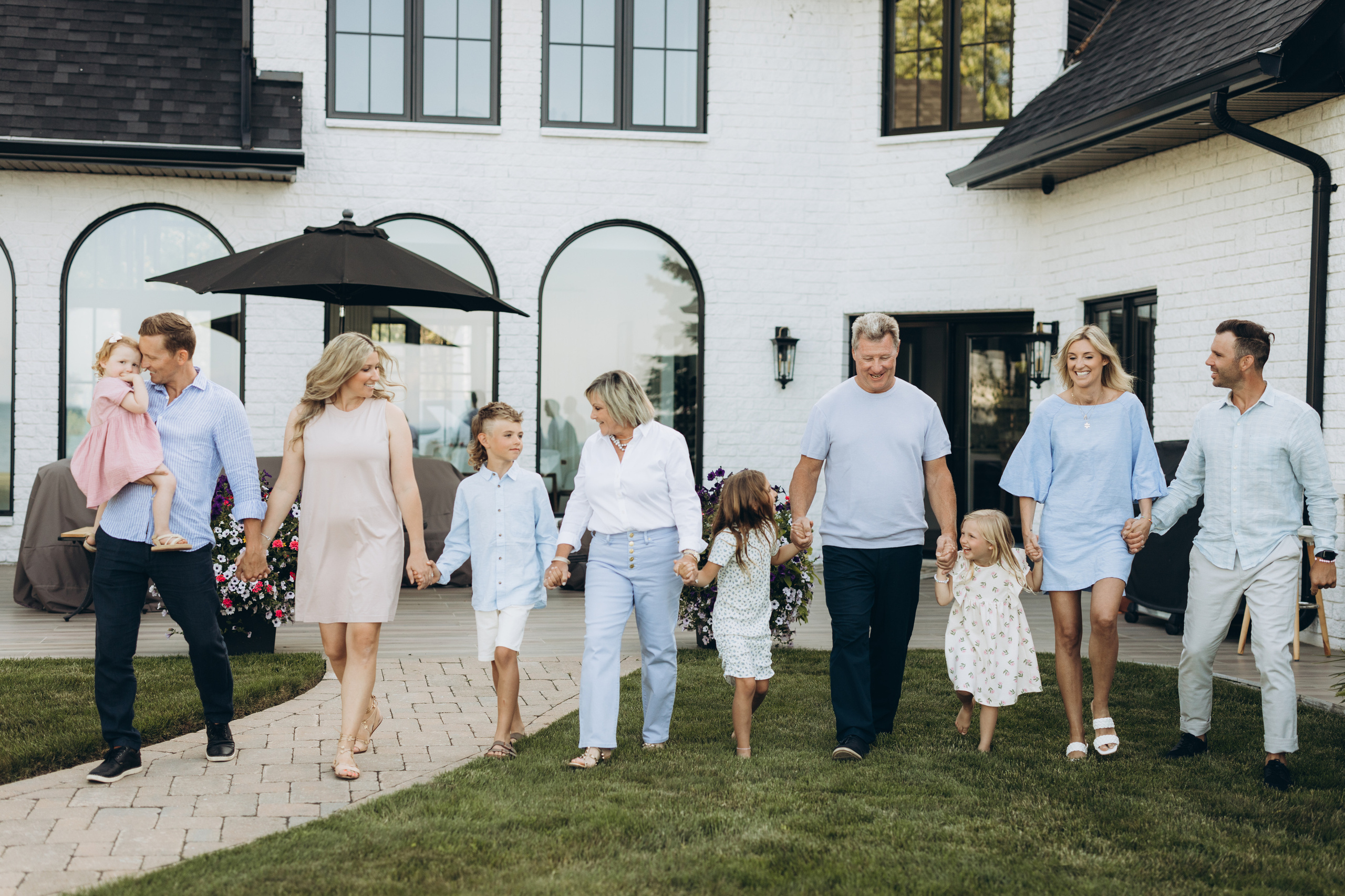 Family time. Wedding Photographer Toronto