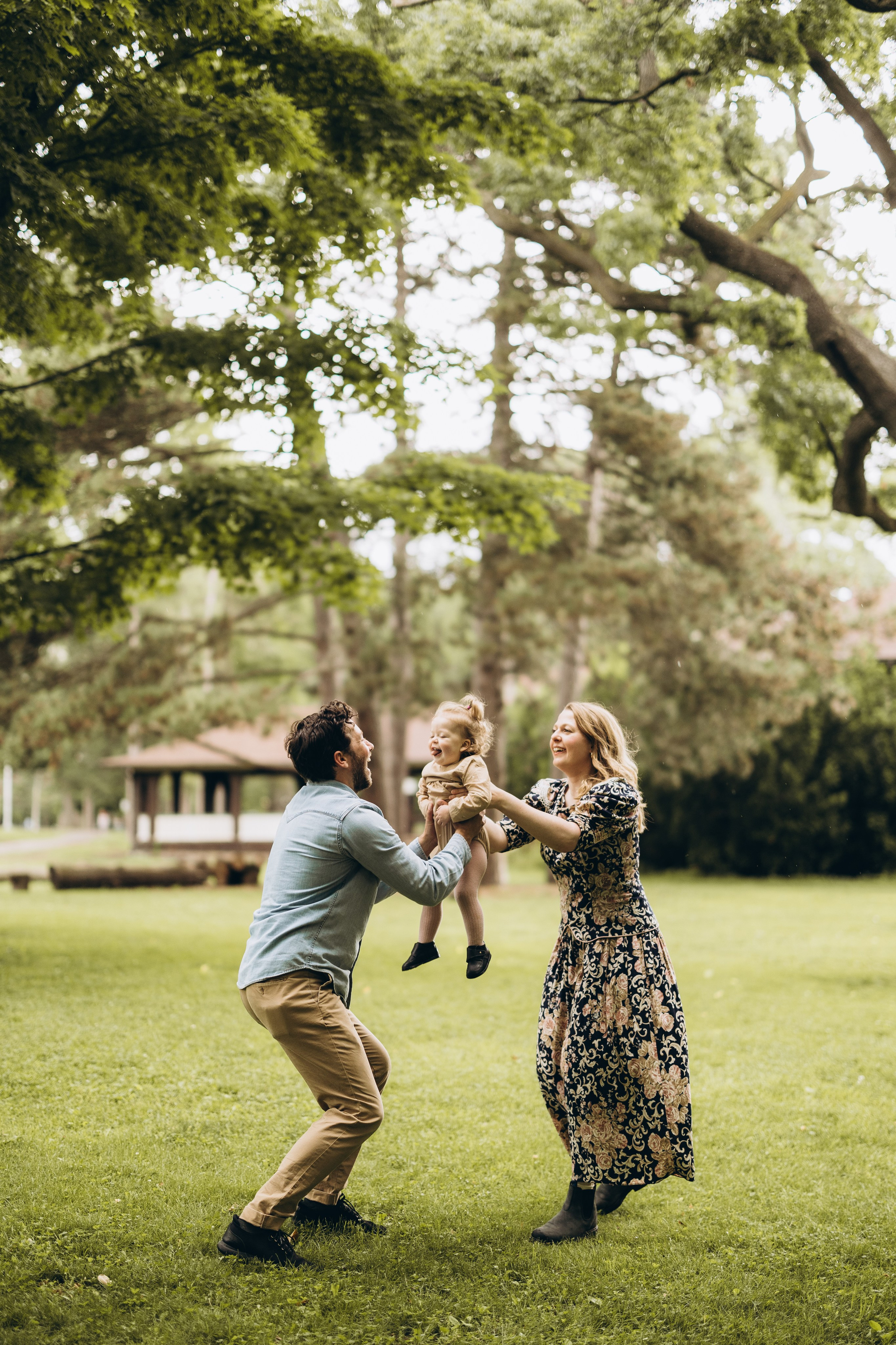 Under the rain. Wedding Photographer Toronto